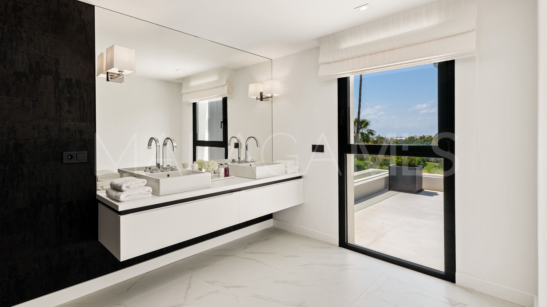 Villa for sale in Nueva Andalucia
