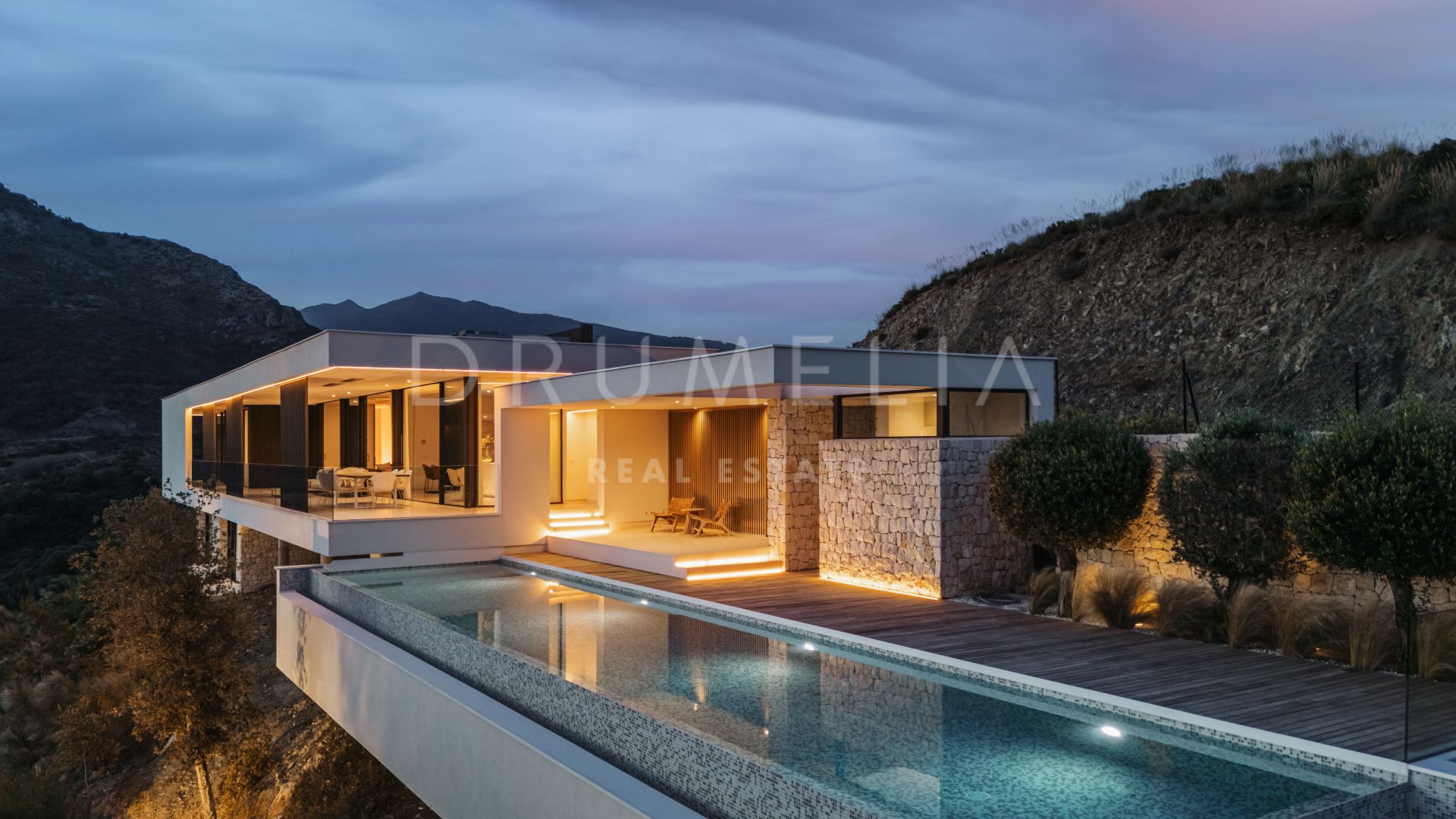 Eight O Three - Exquisite, moderne Luxusvilla mit Panoramablick im gehobenen Marbella Club Golf Resort, Benahavis