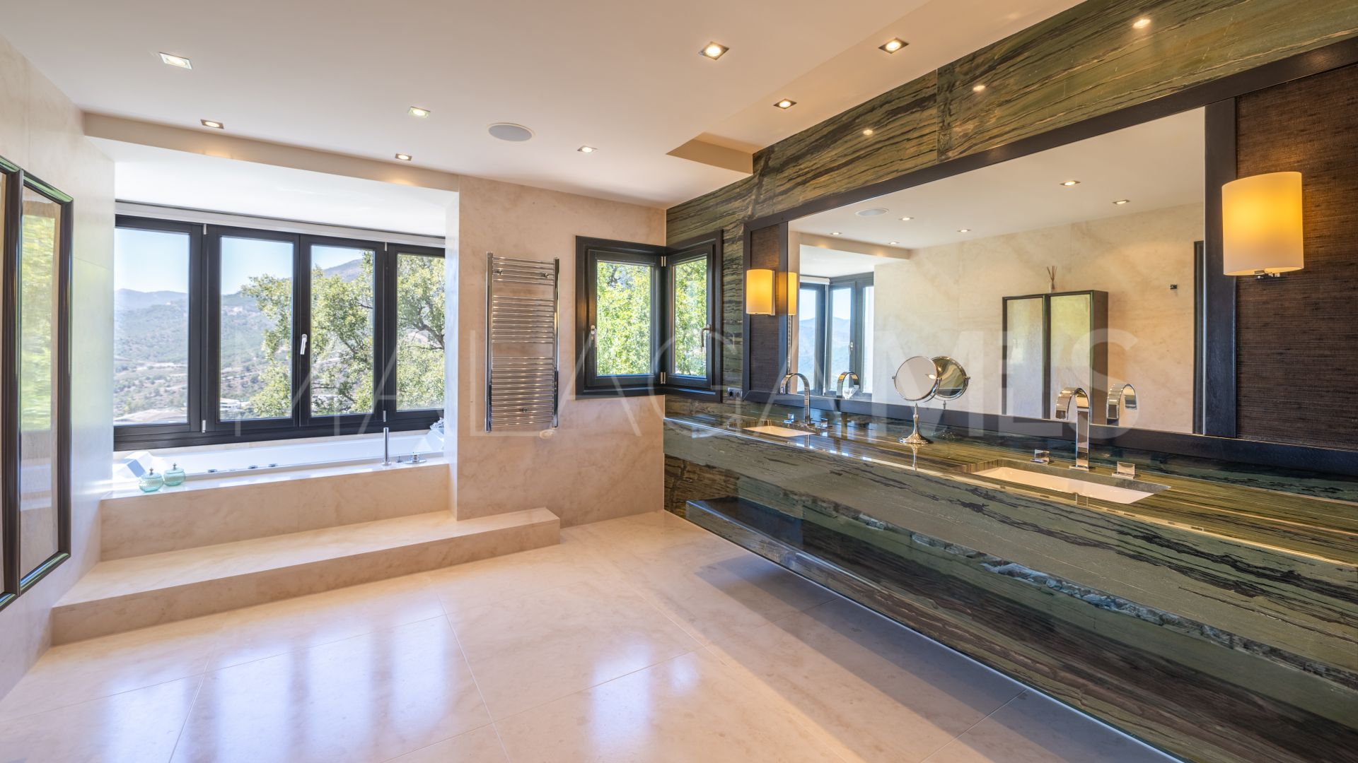 Villa for sale in La Zagaleta