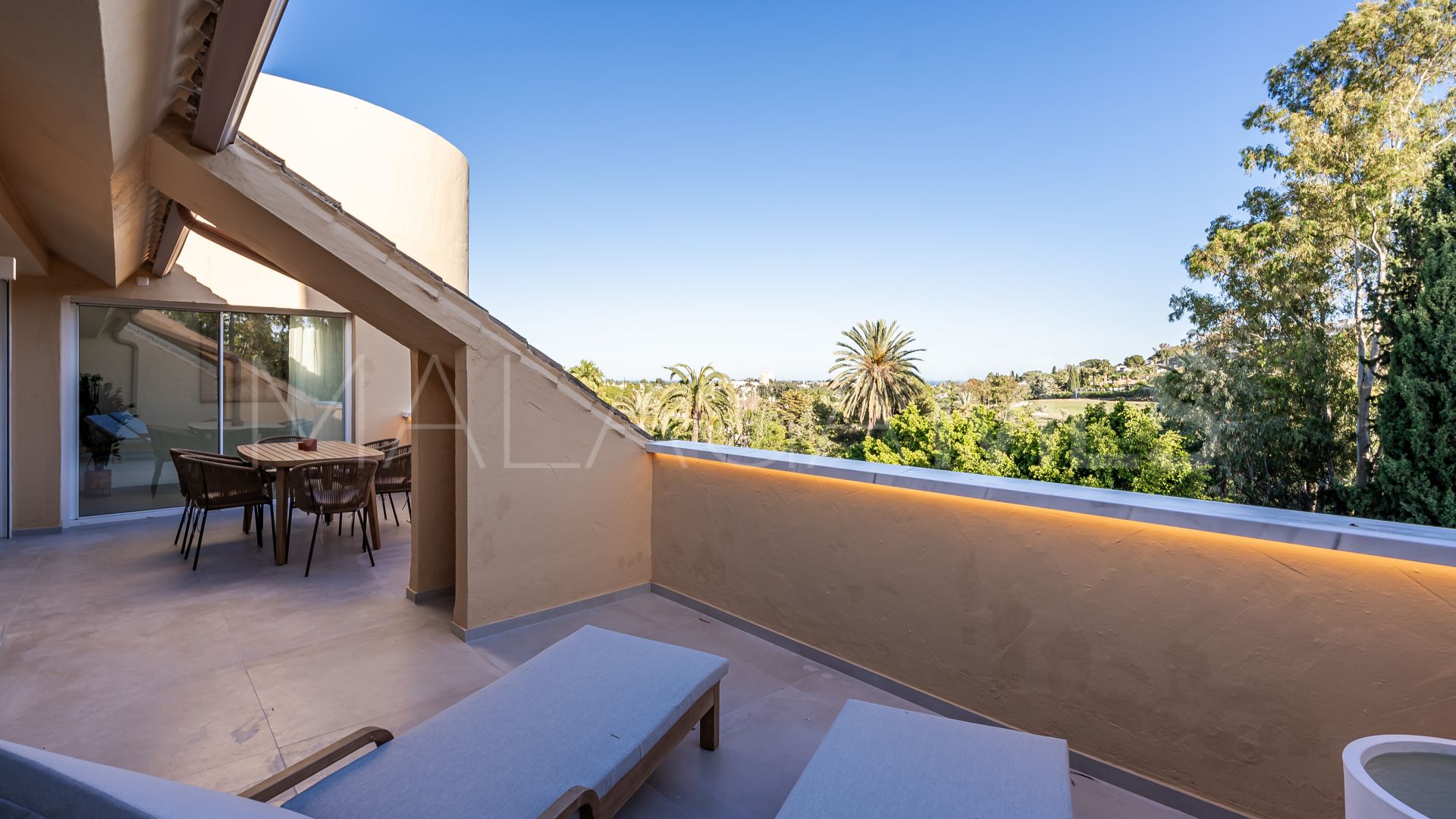 Duplex penthouse for sale in Country Club Las Brisas