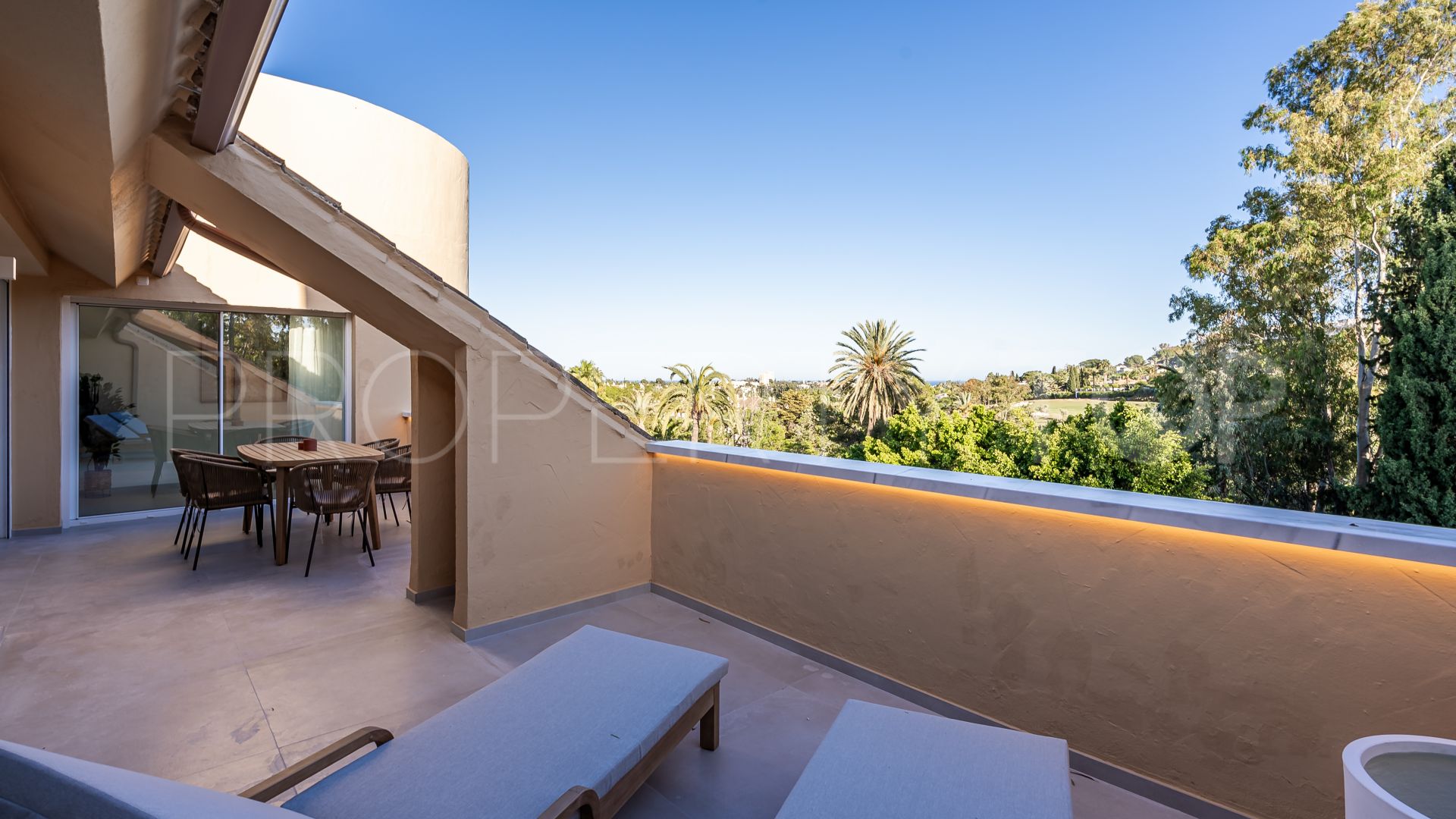 Duplex penthouse for sale in Country Club Las Brisas