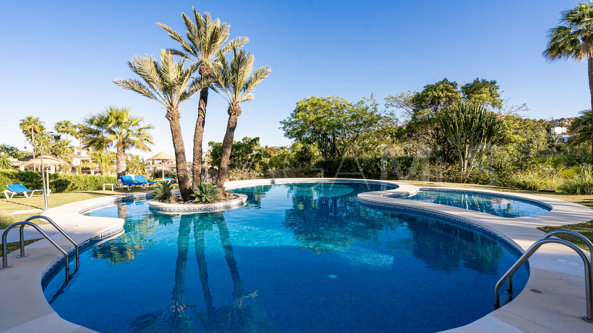 Duplex penthouse for sale in Country Club Las Brisas