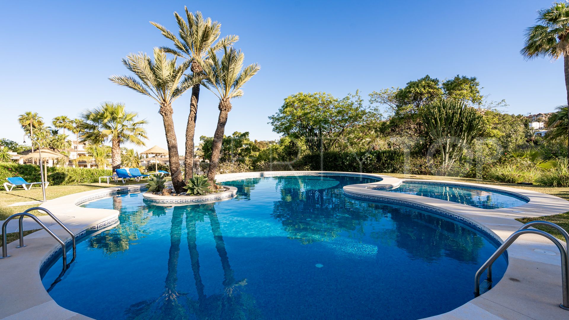 Duplex penthouse for sale in Country Club Las Brisas