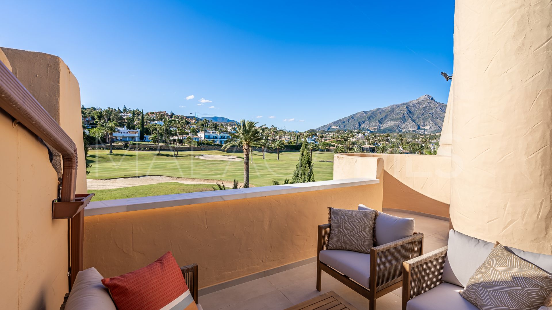 Duplex penthouse for sale in Country Club Las Brisas