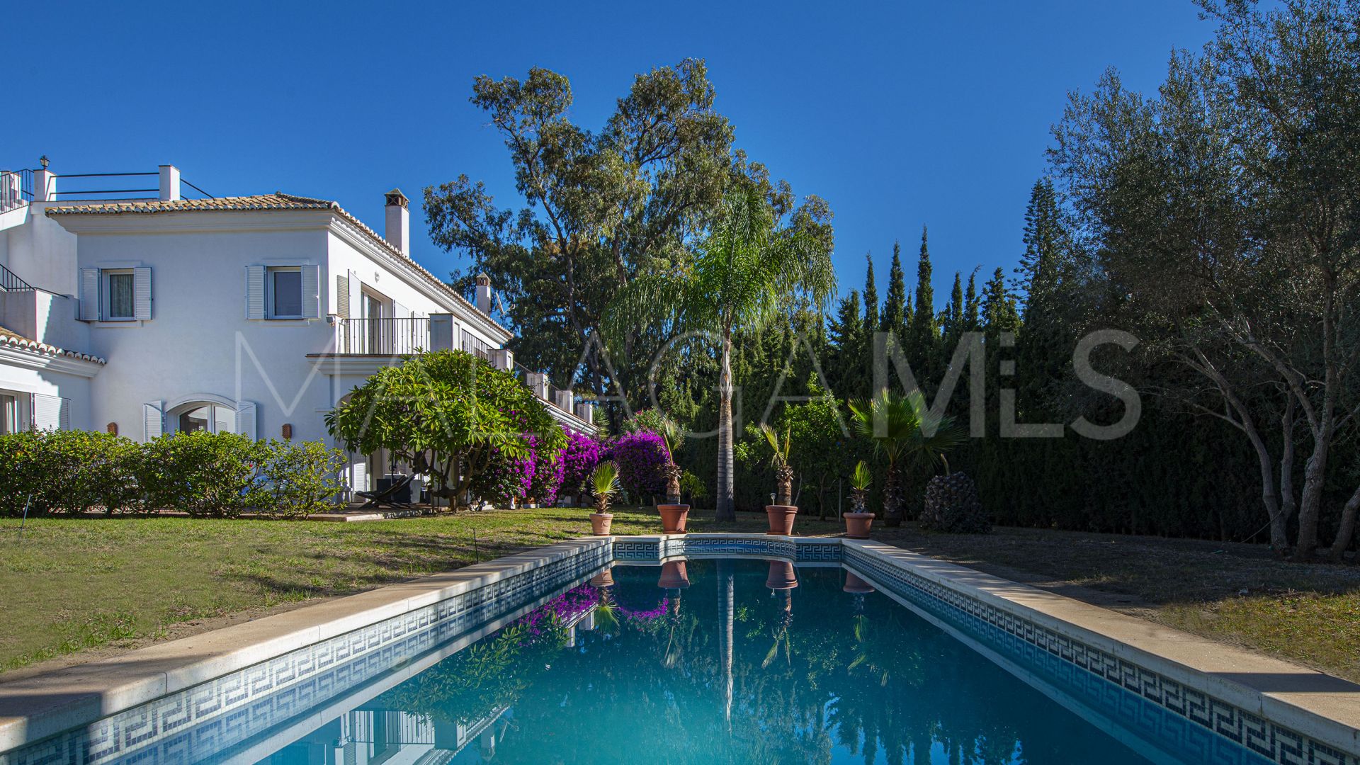 Villa for sale in Guadalmina Baja