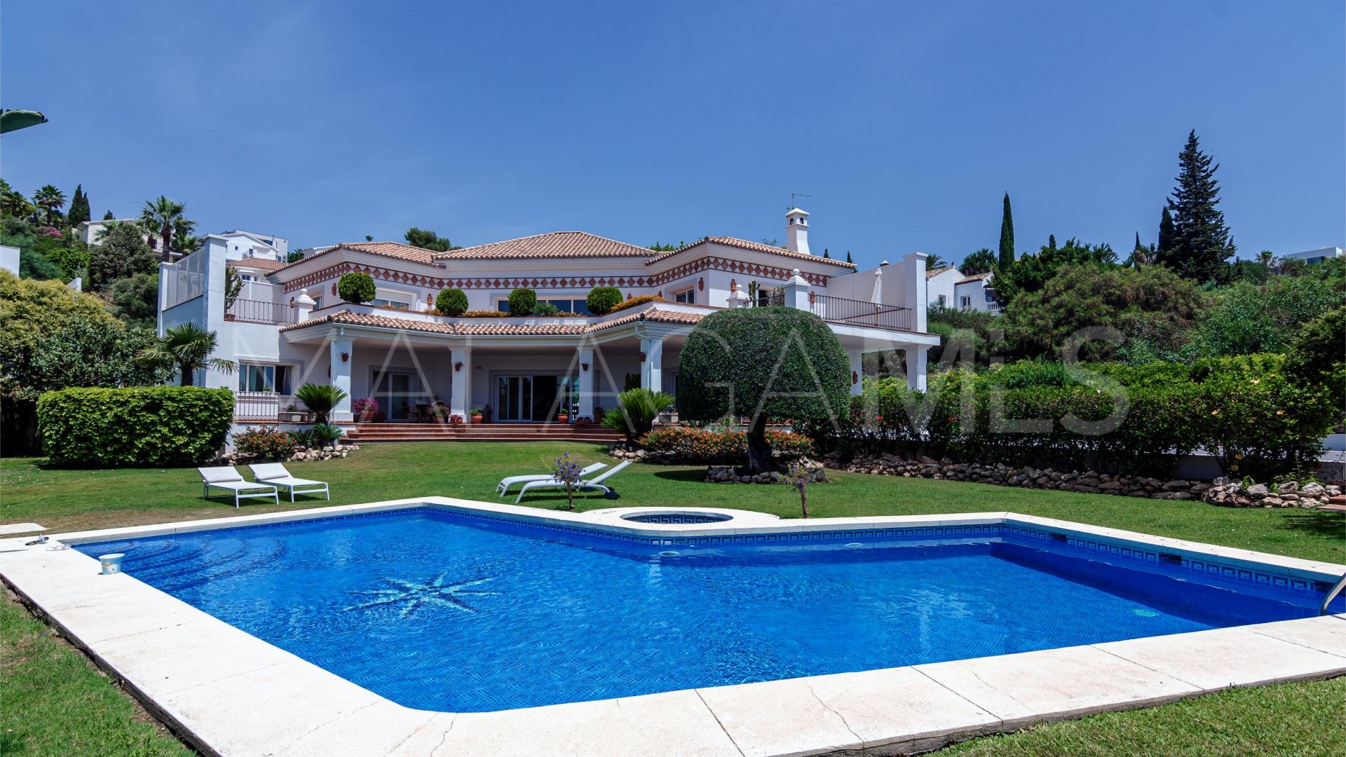 For sale 6 bedrooms villa in Altos del Paraiso