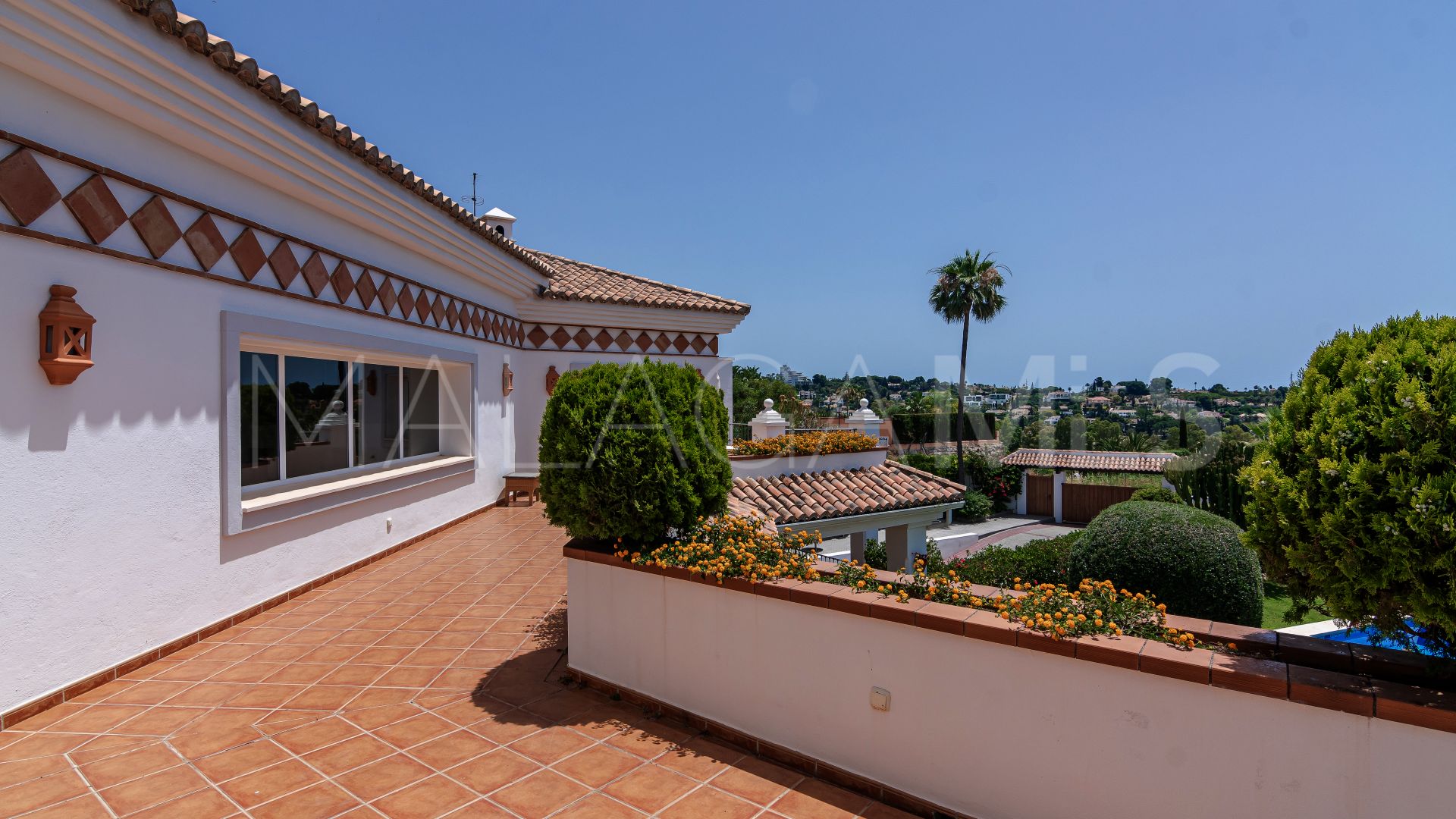 For sale 6 bedrooms villa in Altos del Paraiso