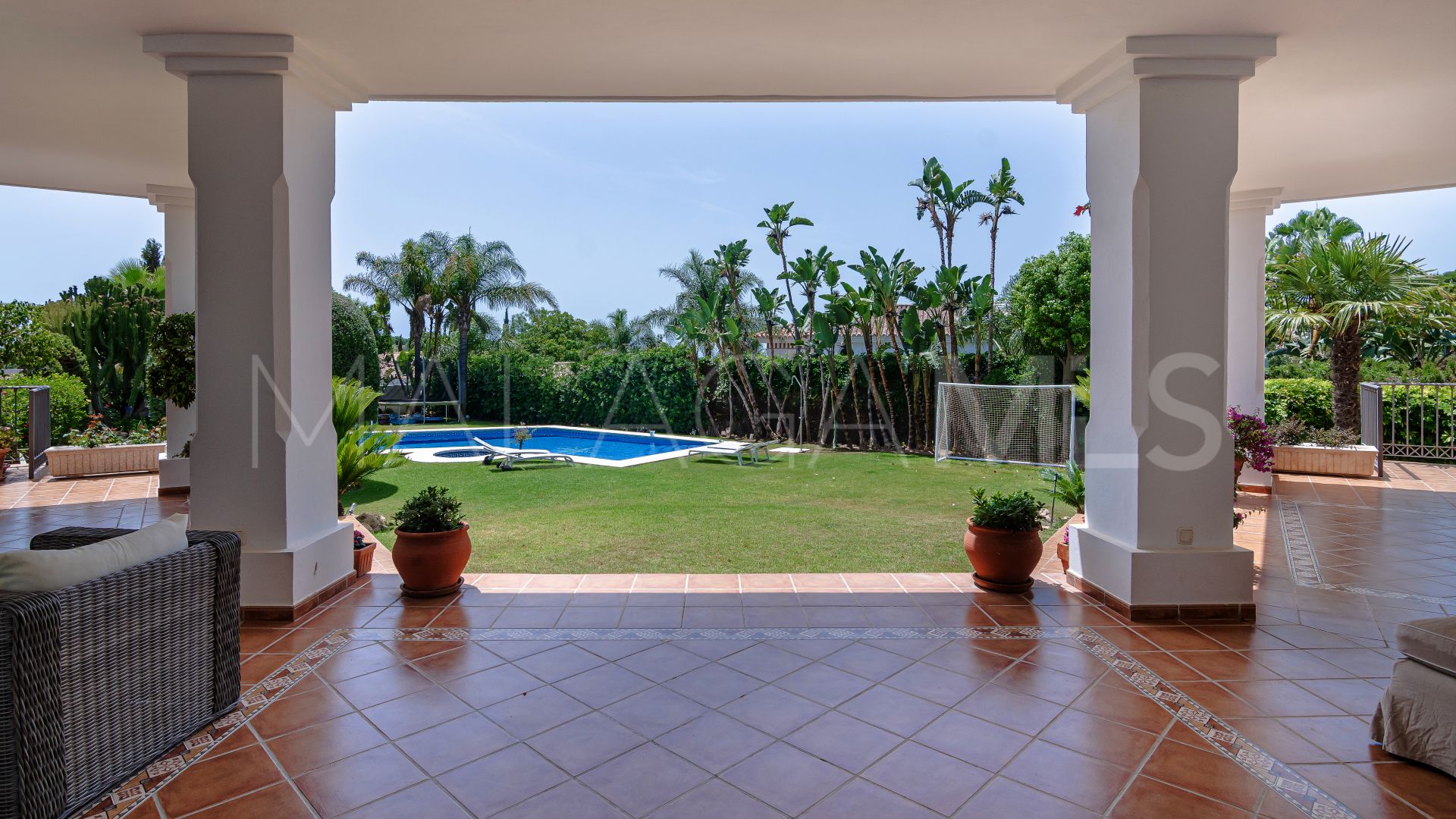 For sale 6 bedrooms villa in Altos del Paraiso