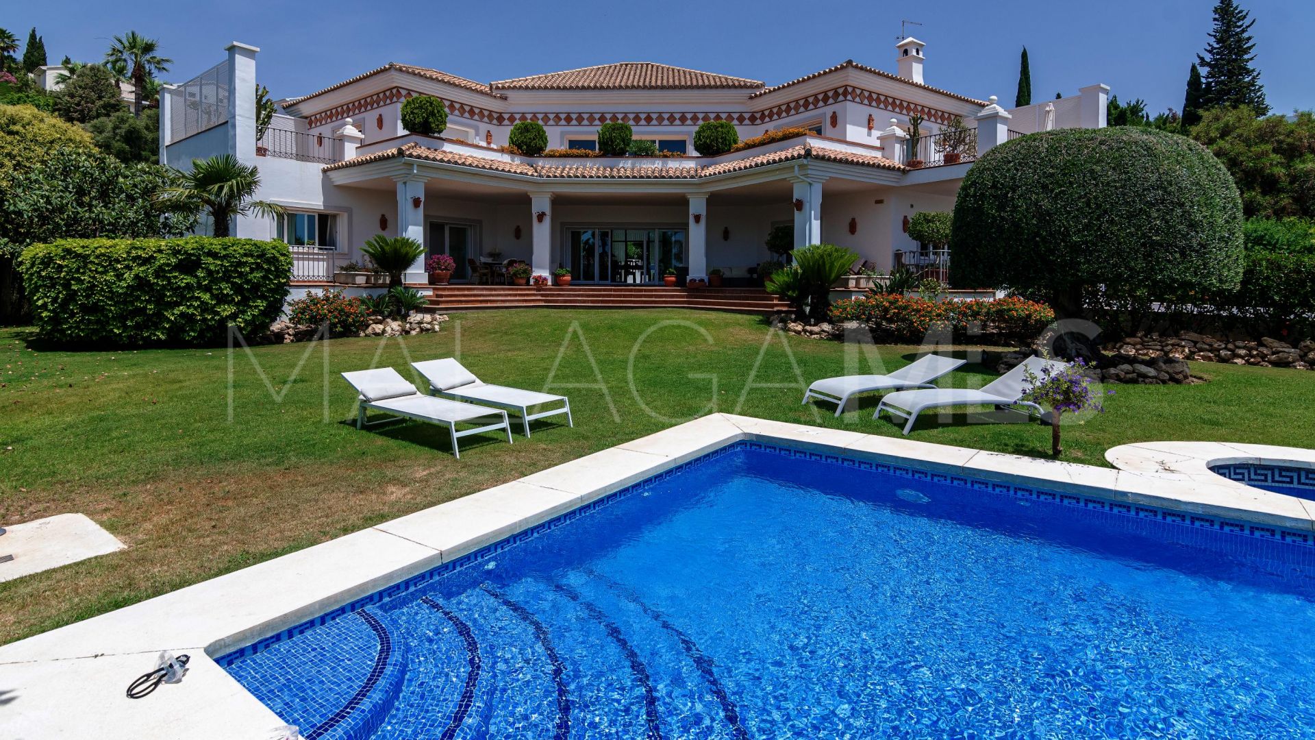 For sale 6 bedrooms villa in Altos del Paraiso