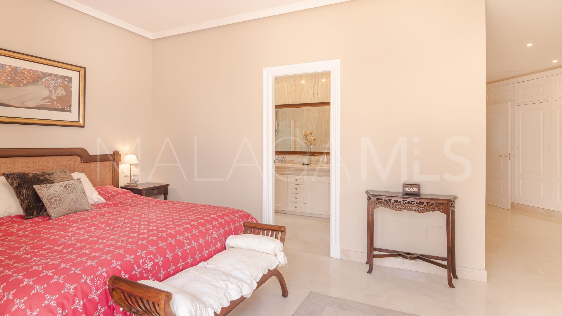 For sale 6 bedrooms villa in Altos del Paraiso