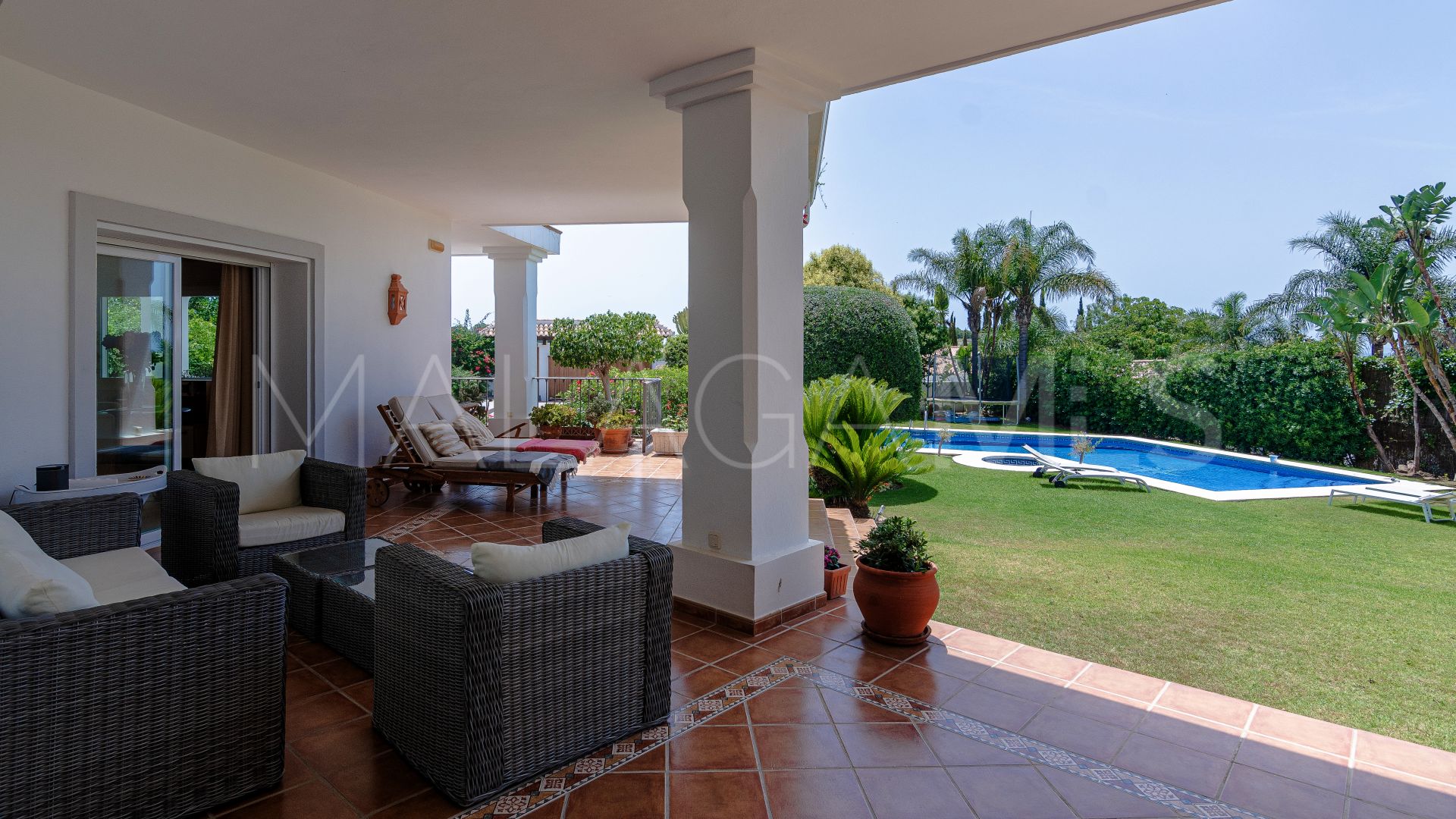 For sale 6 bedrooms villa in Altos del Paraiso