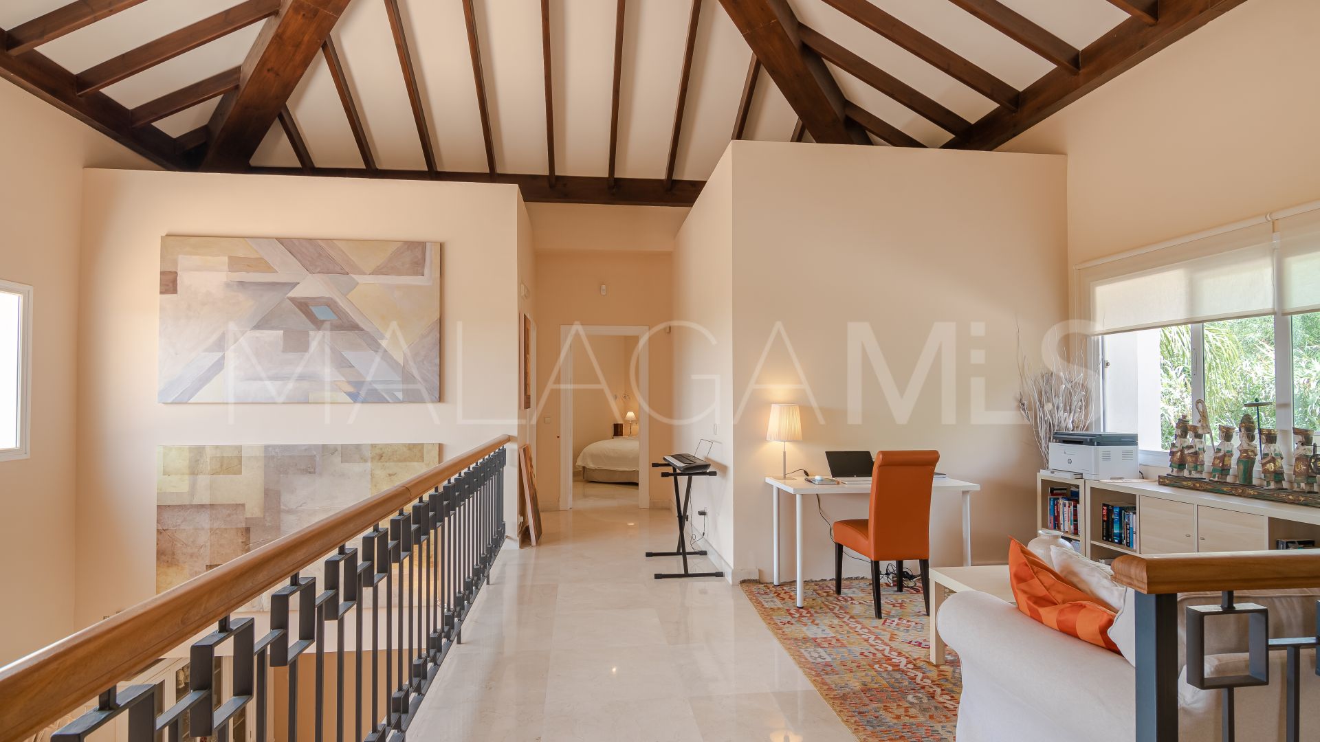 For sale 6 bedrooms villa in Altos del Paraiso