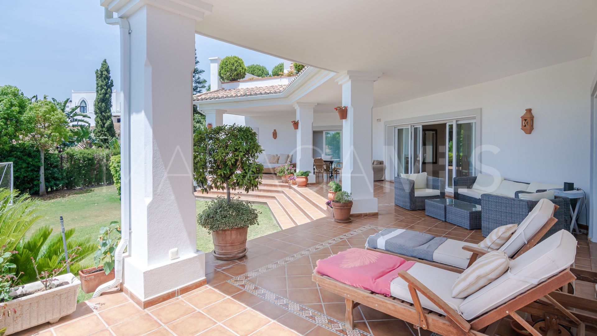 For sale 6 bedrooms villa in Altos del Paraiso