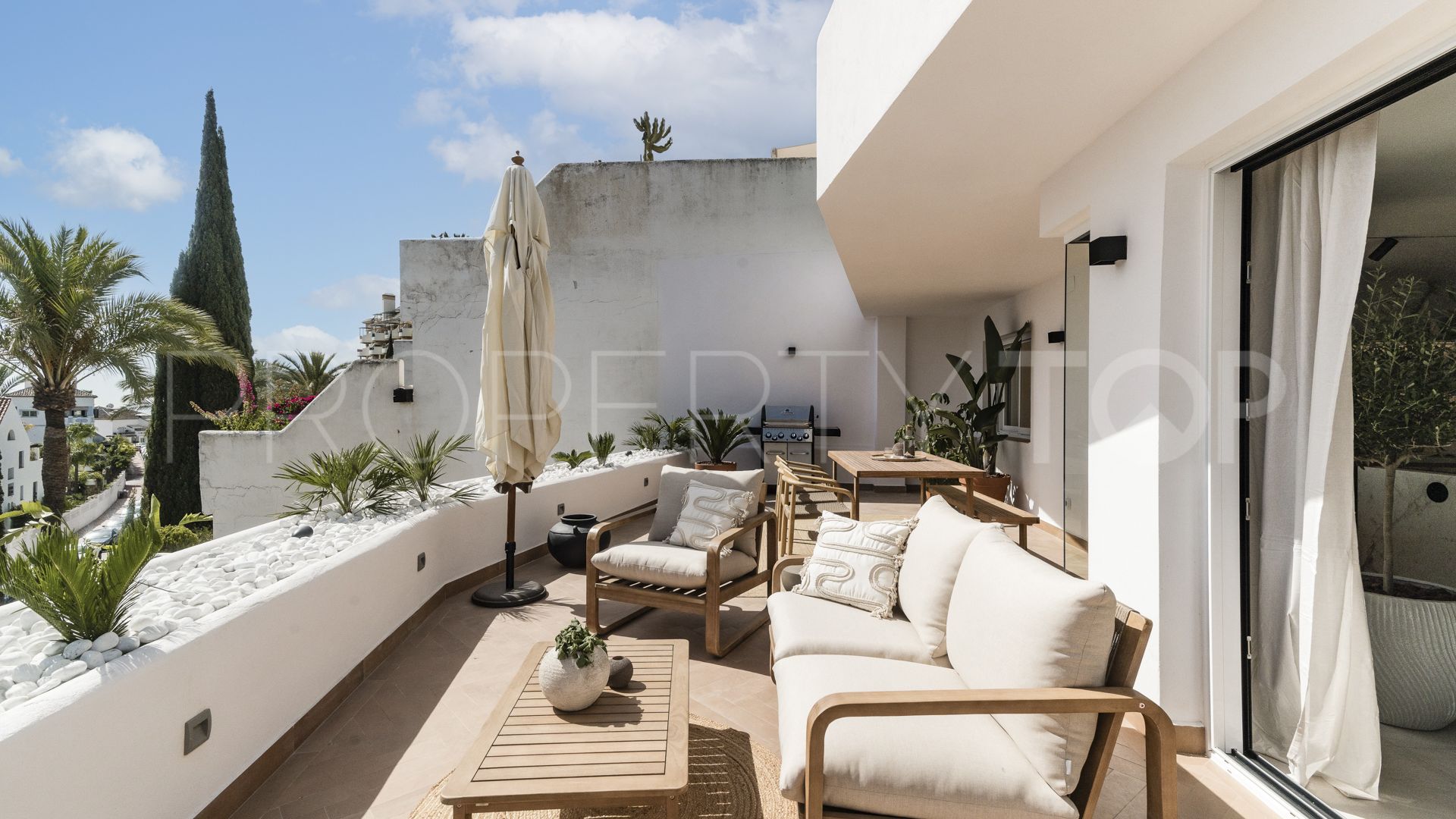 Comprar apartamento de 3 dormitorios en Jardines de Andalucia