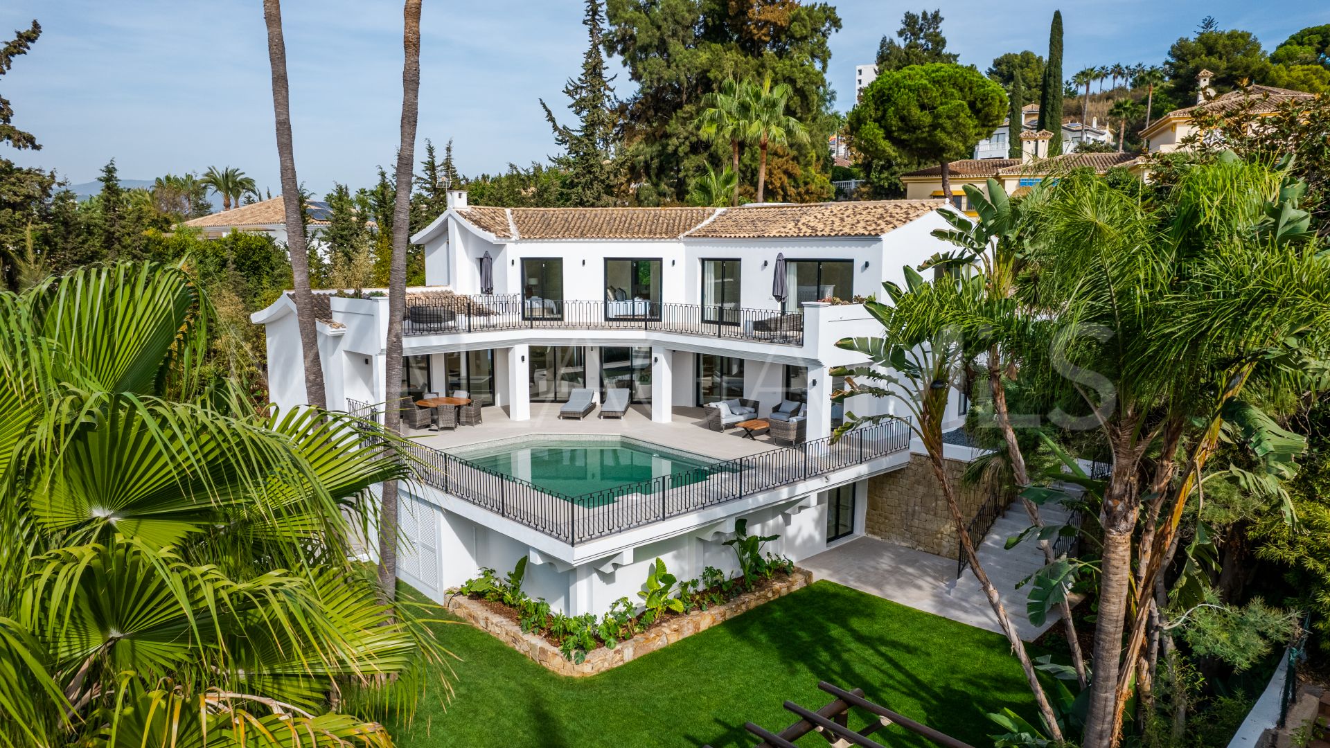 Villa in El Paraiso for sale