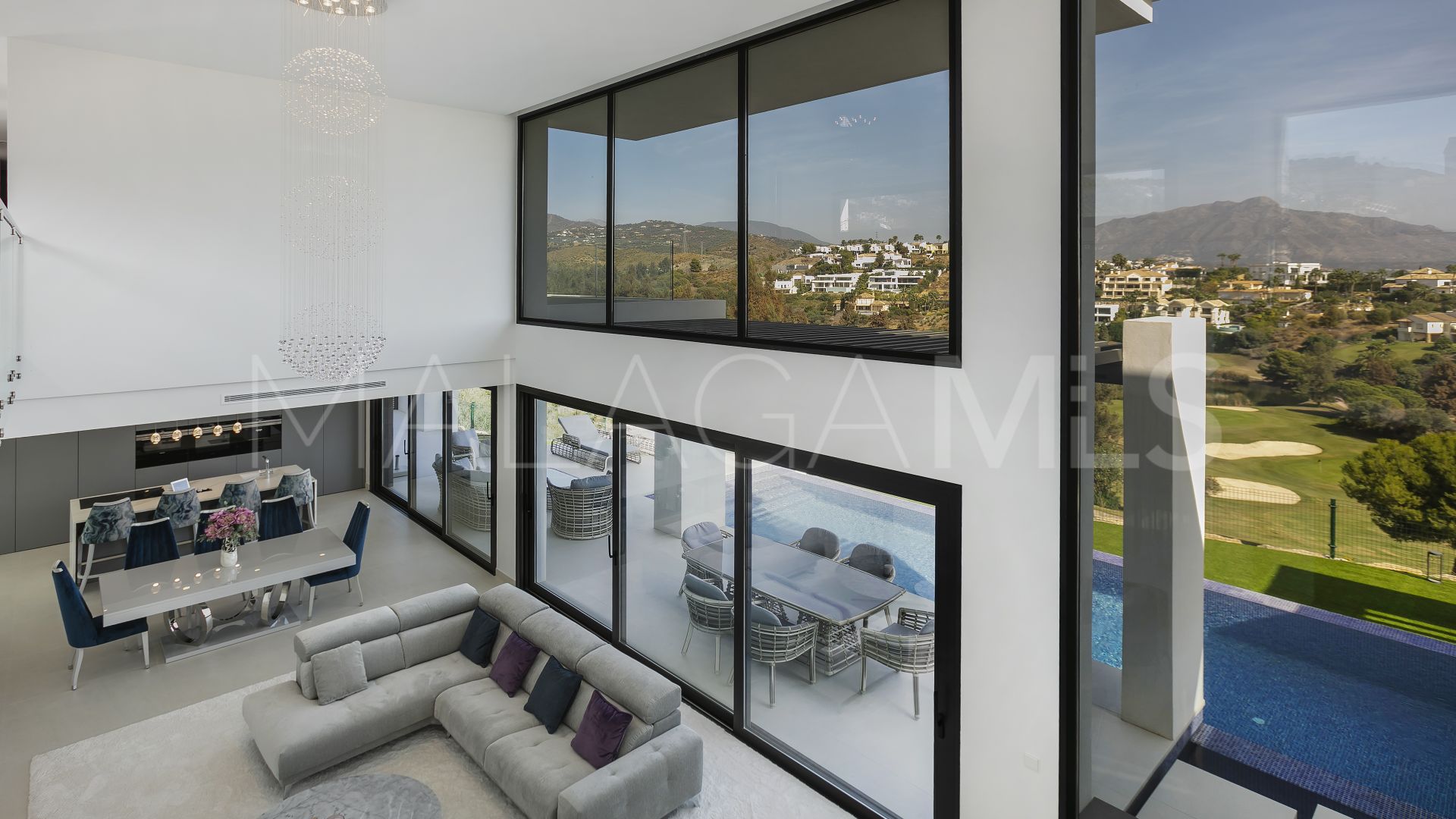 Buy villa with 4 bedrooms in La Alqueria