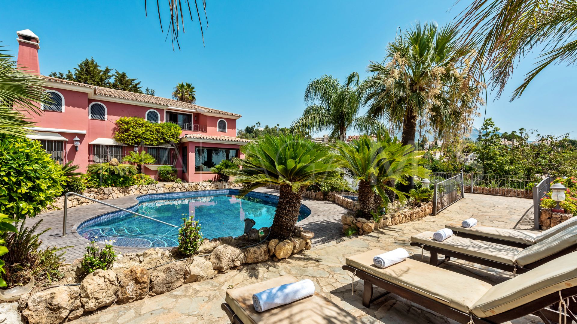 For sale Haza del Conde villa with 6 bedrooms
