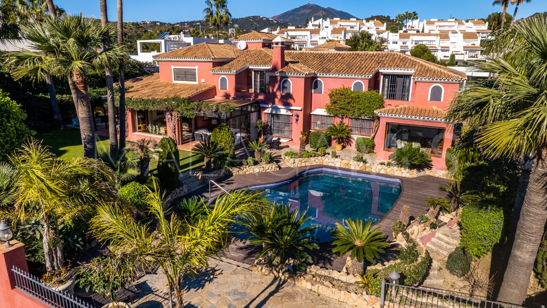 For sale Haza del Conde villa with 6 bedrooms