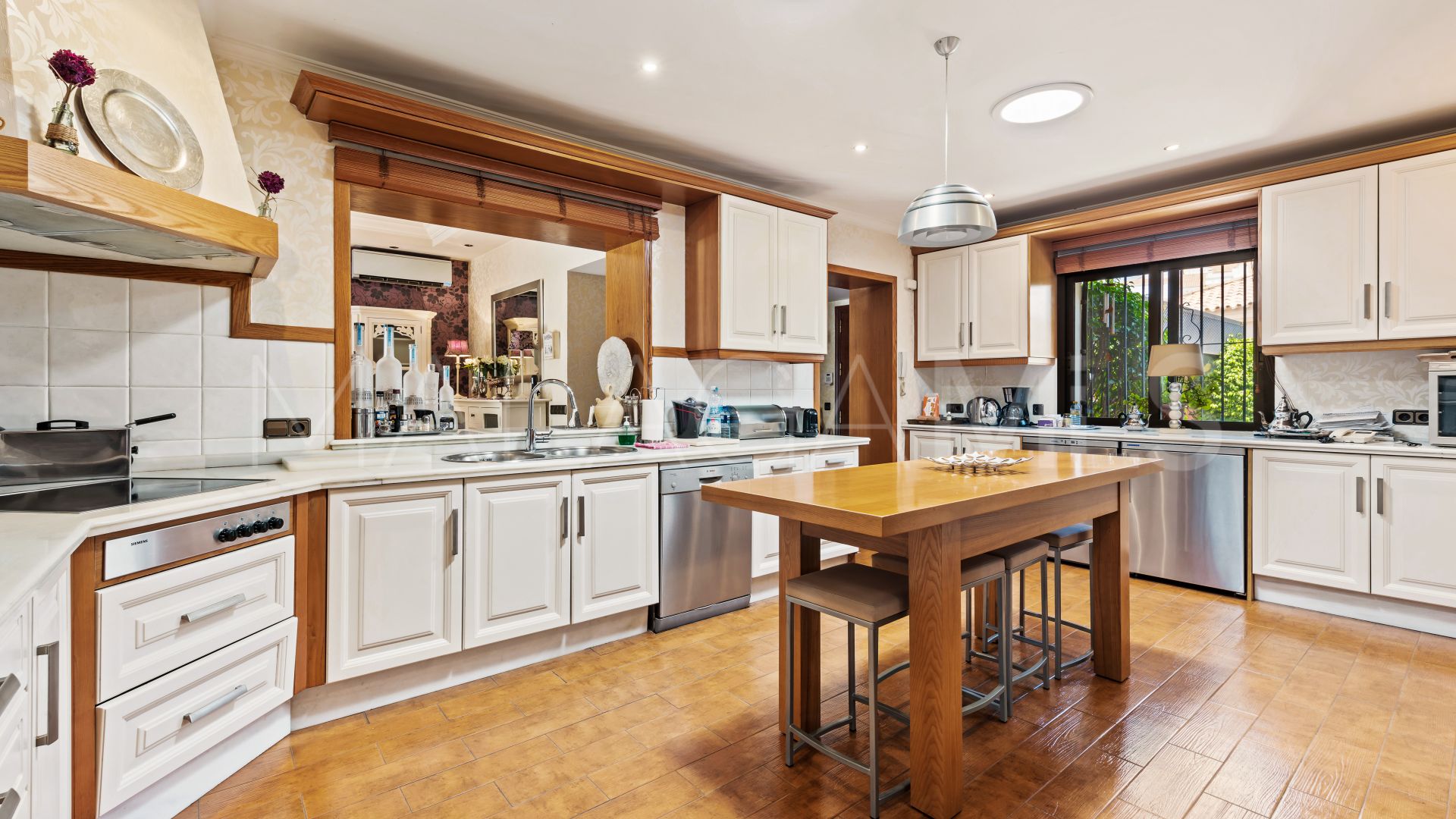 For sale Haza del Conde villa with 6 bedrooms