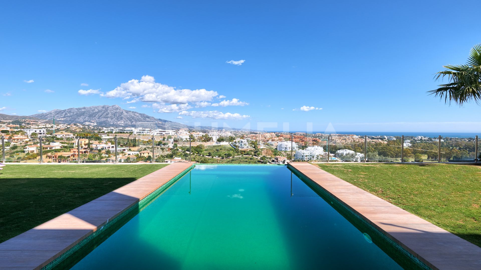Frontline Golf Modern Luxury House with Stunning Views, La Alqueria, Benahavis