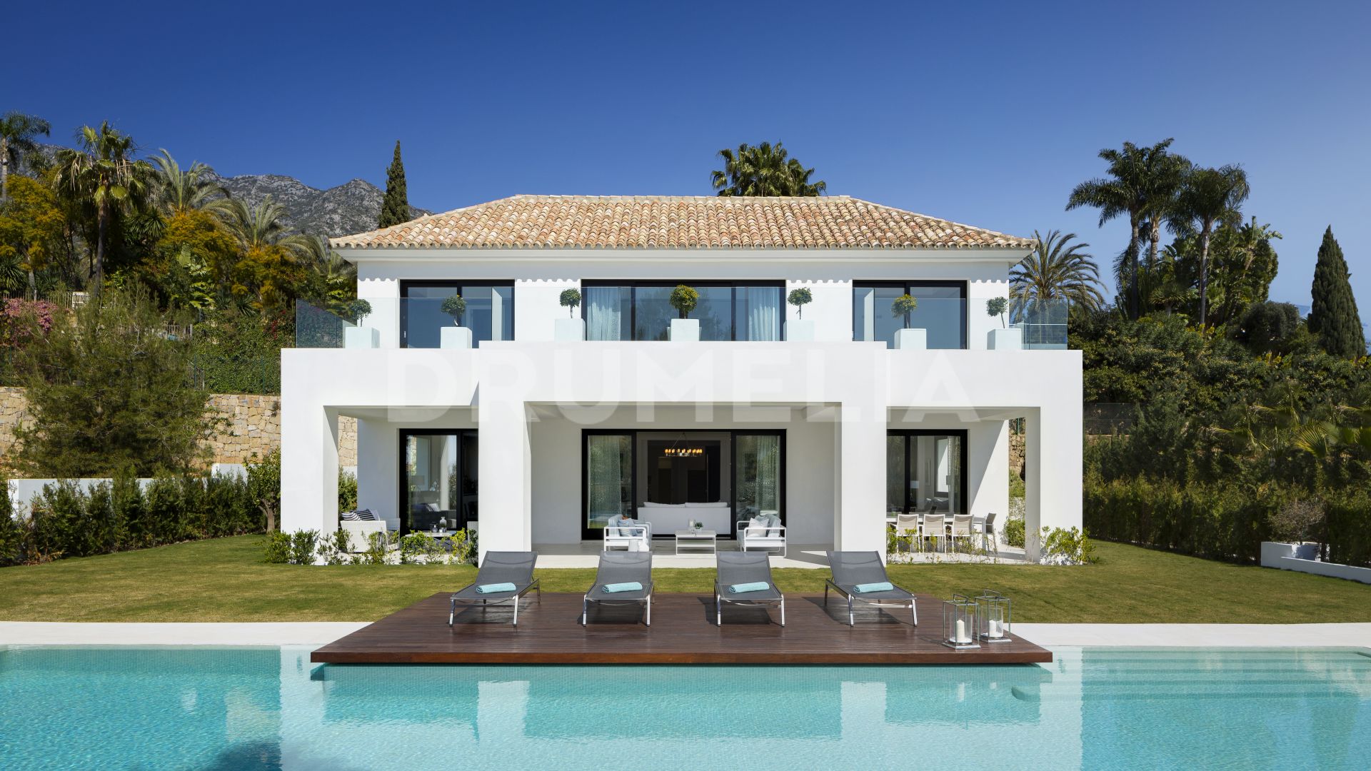 Außergewöhnliche Luxus-Villa im zeitgenössischen Stil, bezugsfertig, Sierra Blanca