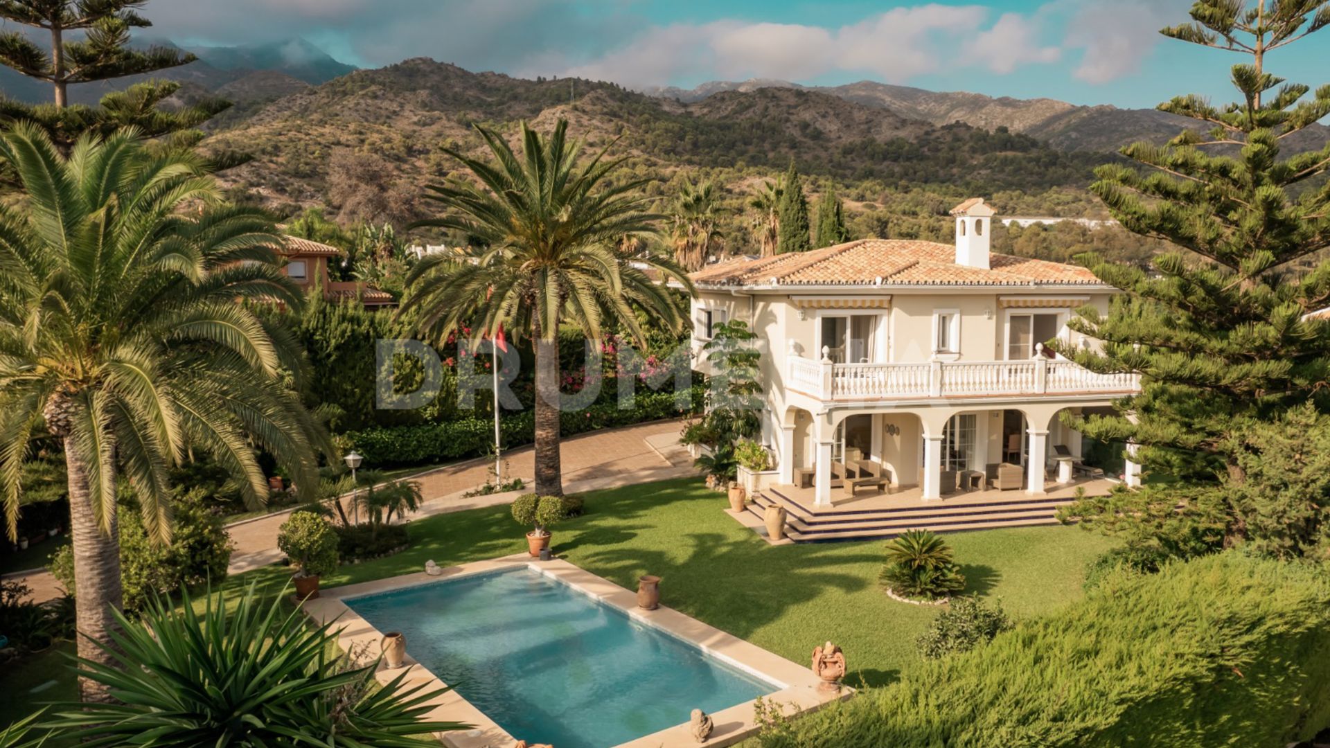 Élégante villa haut de gamme de style méditerranéen dans la belle ville de Marbella