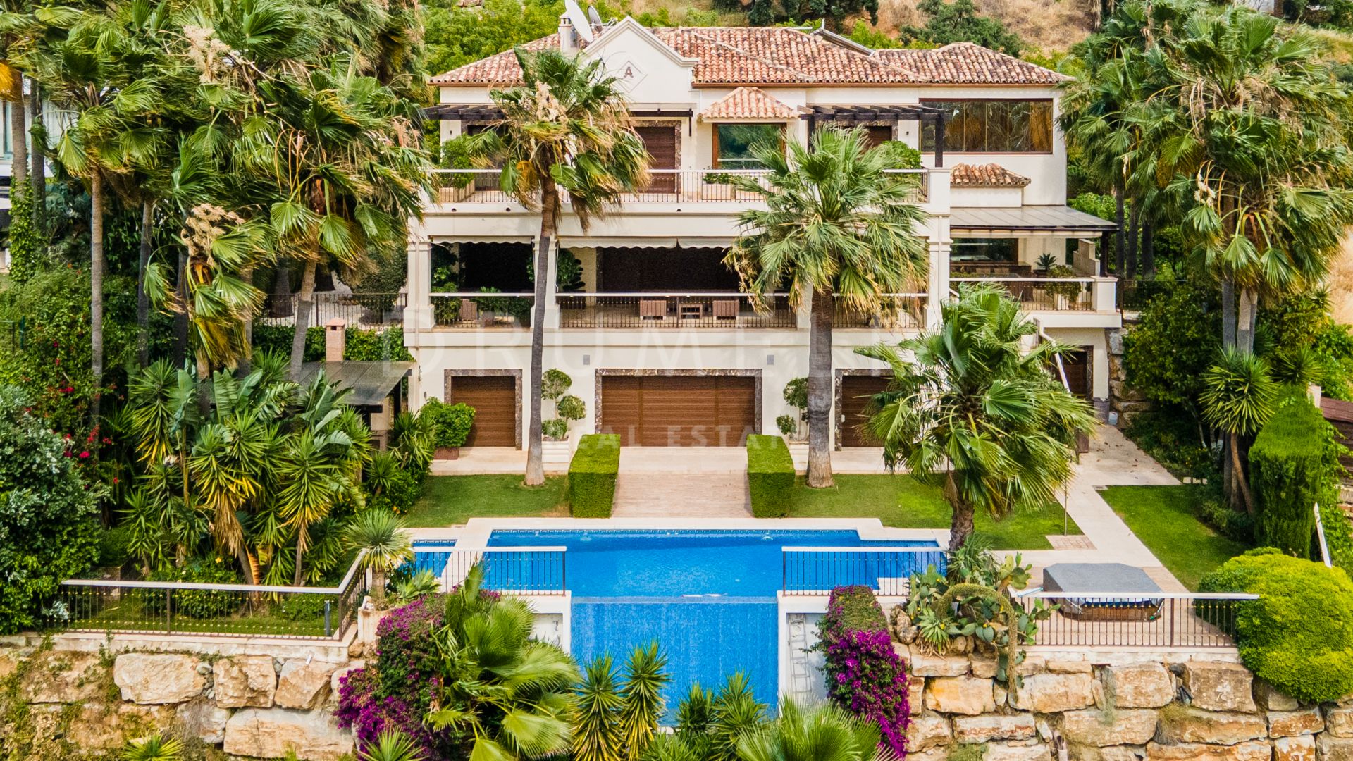 Front-line Golf Luxurious Family House with Beautiful Views, Los Arqueros Golf, Benahavis
