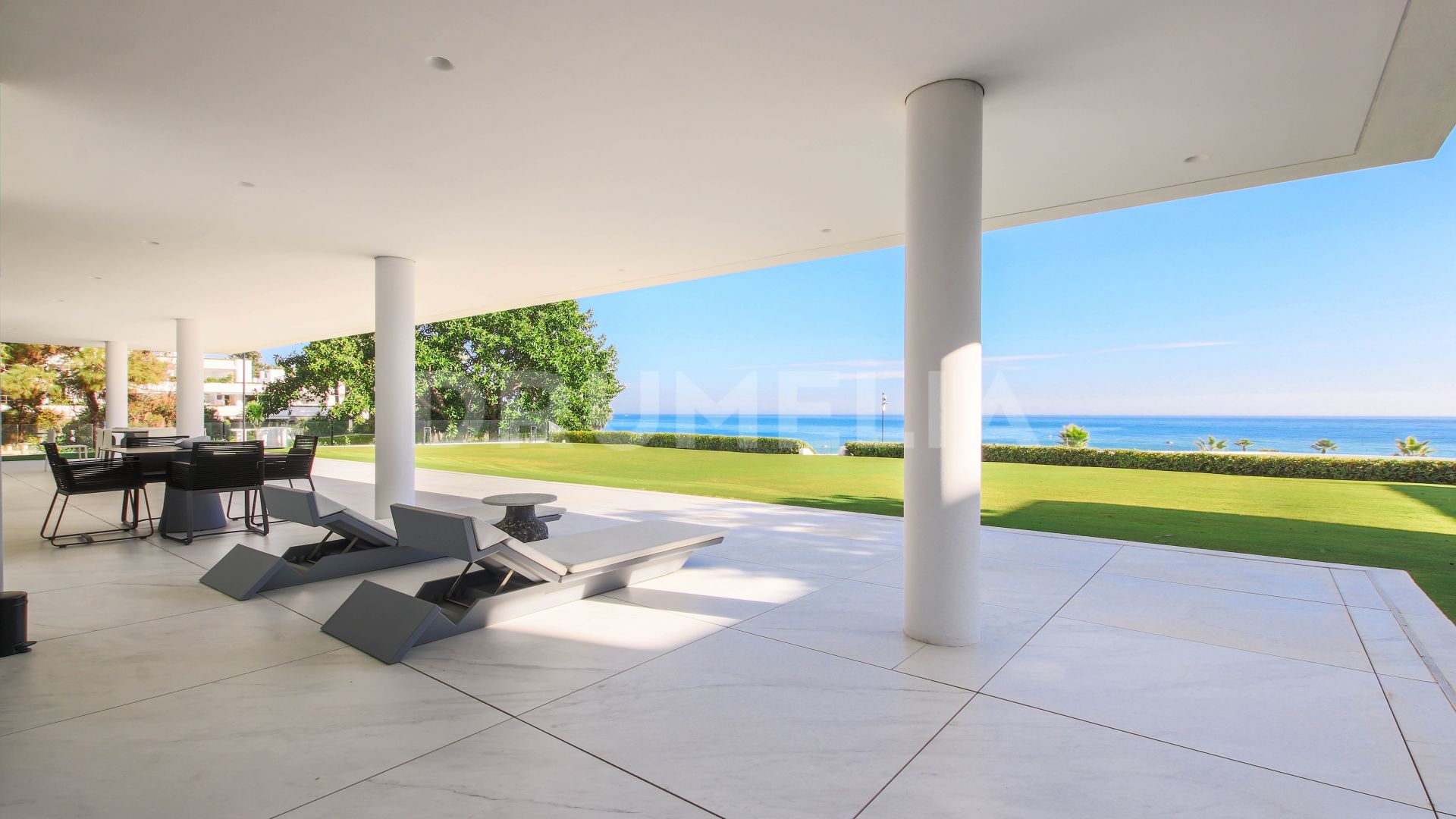 Ny enastående modern lyxig lägenhet precis vid havet, Emare, Estepona