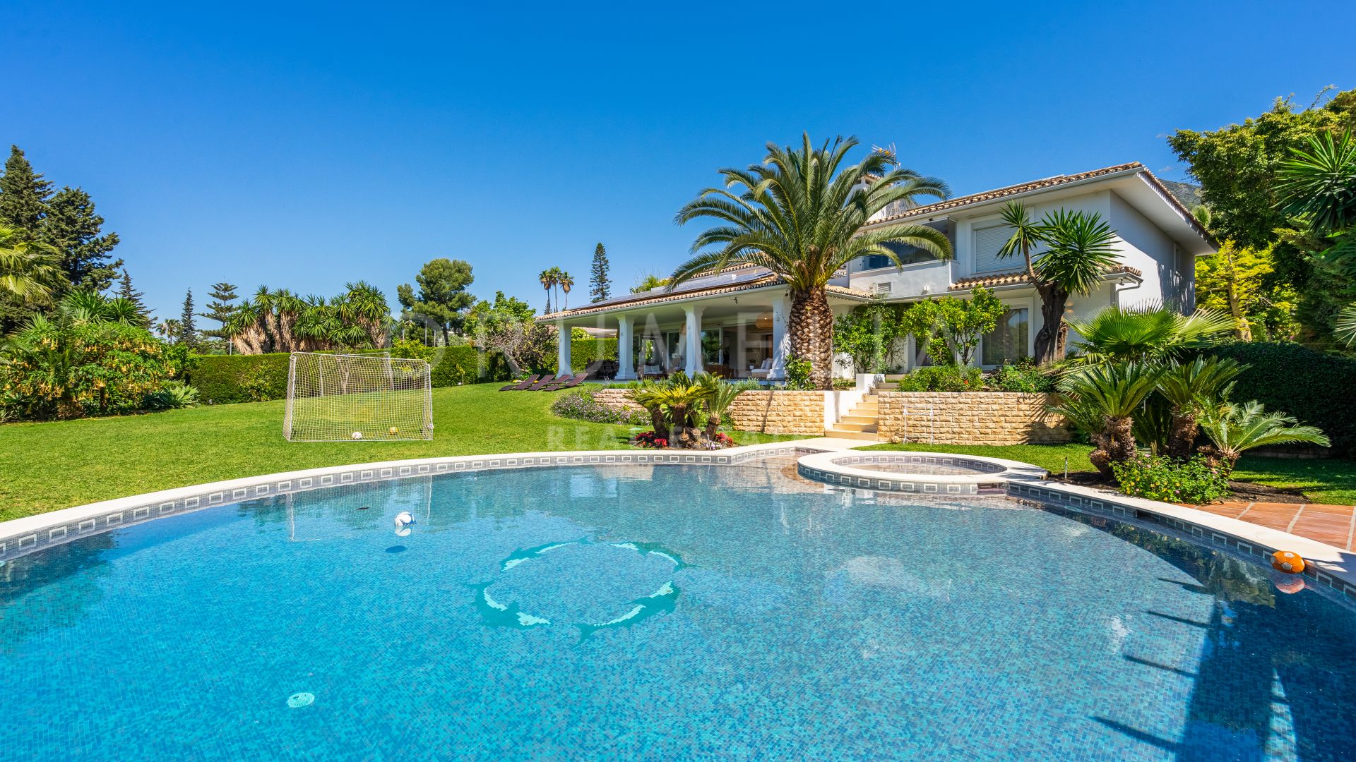 Classy Mediterranean Luxury House in Prestigious Nagüeles, Marbella Golden Mile