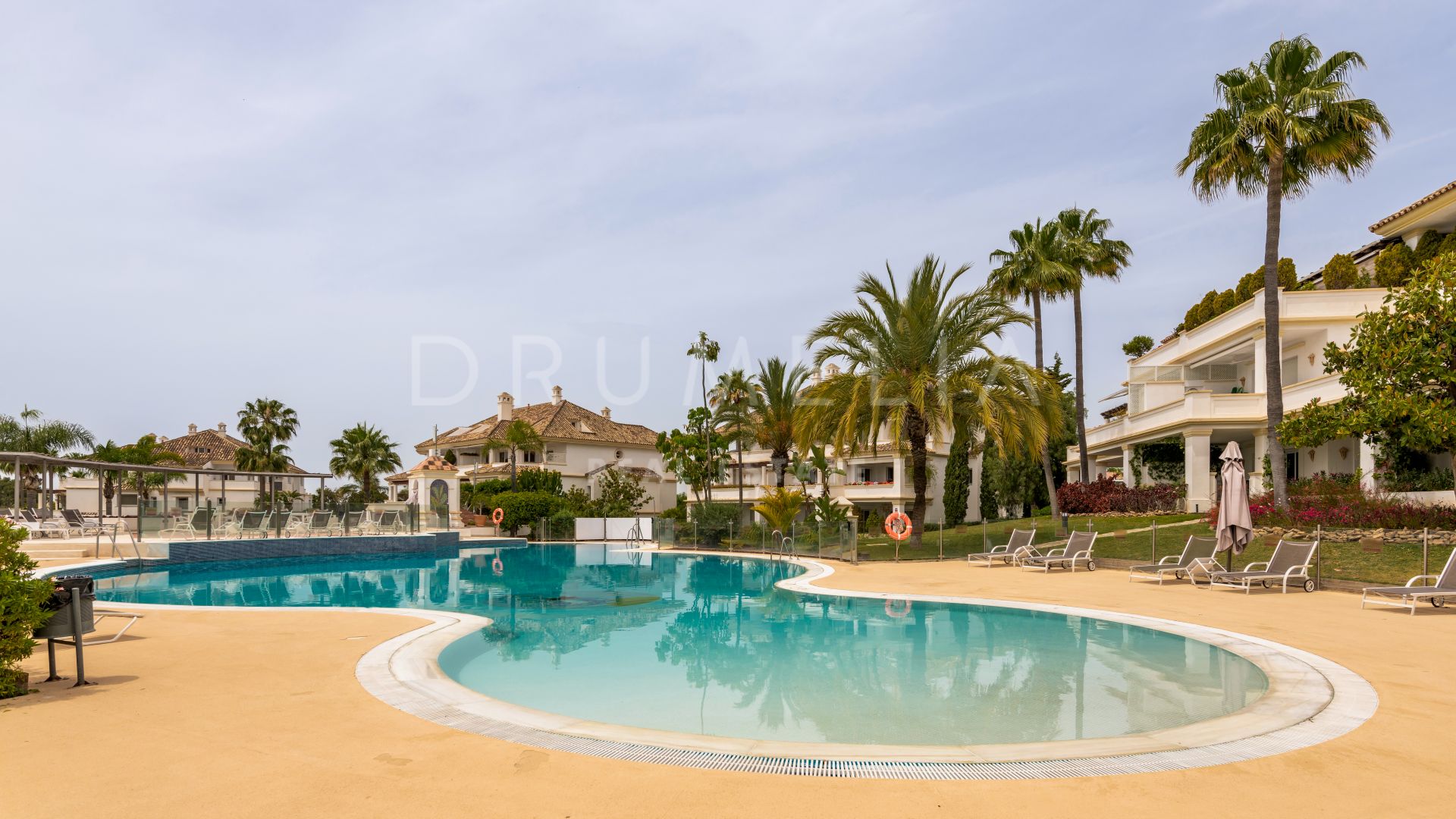 Luxueux appartement élégant entièrement rénové à Monte Paraiso, Marbella Golden Mile