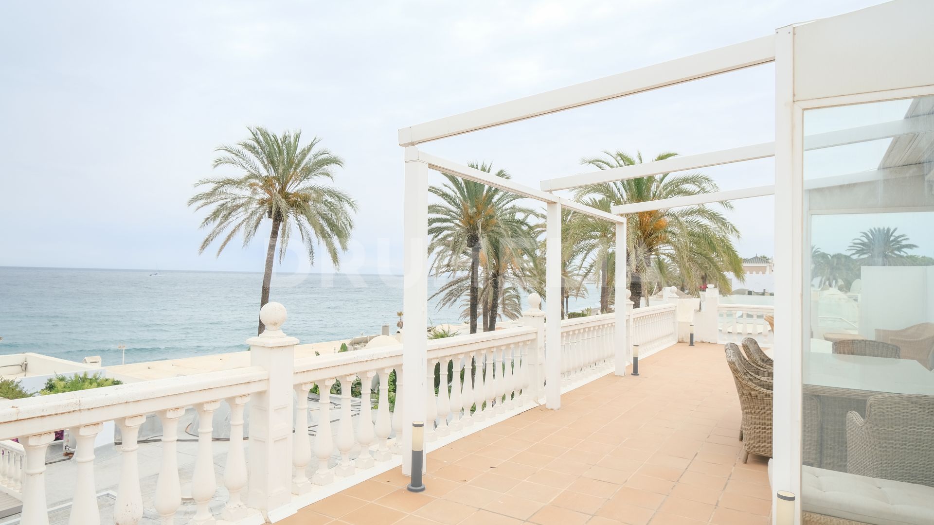 Luxuriöses Haus in erster Strandlinie mit offenem Meerblick, Goldene Meile von Marbella