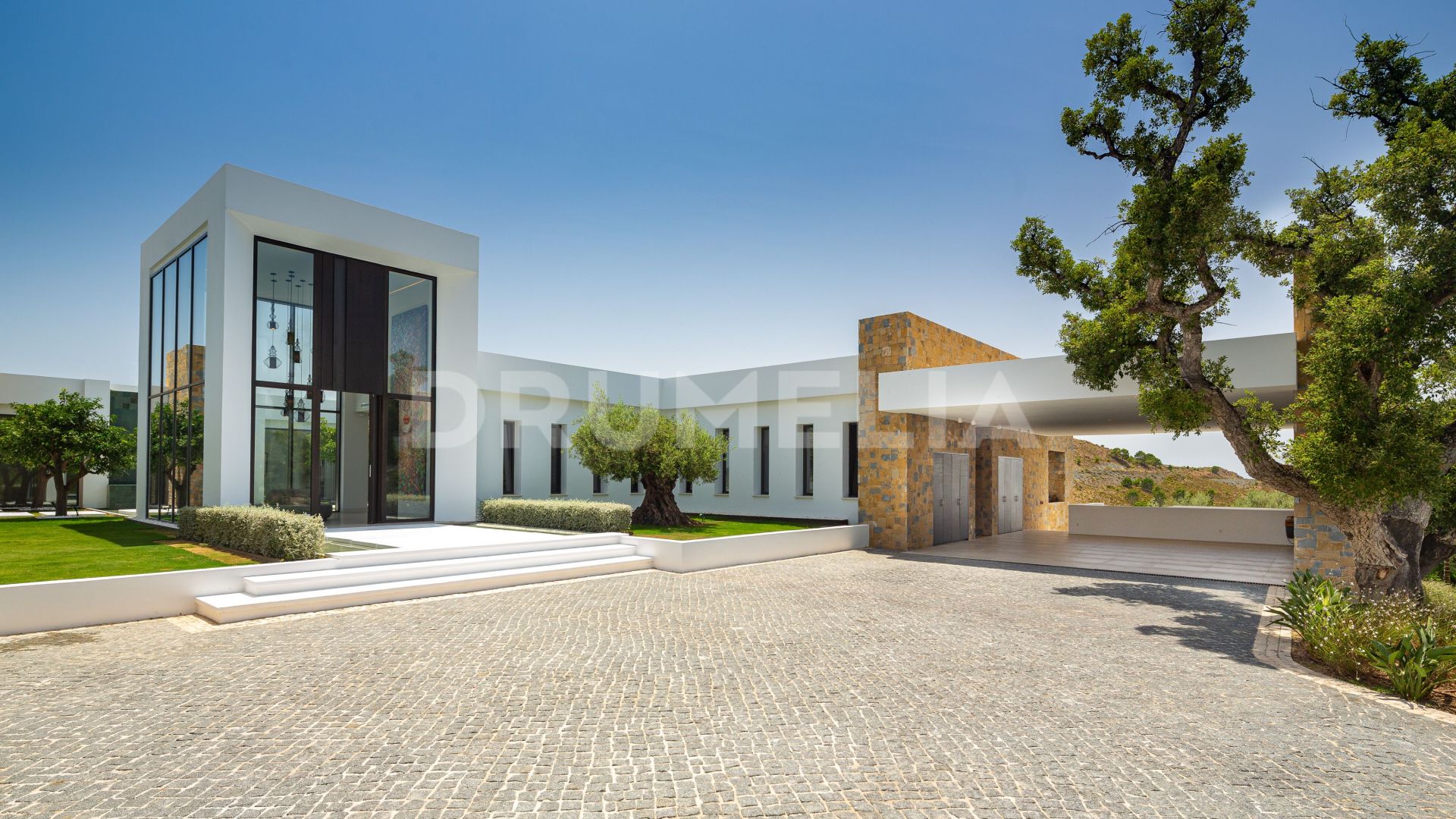 Modern Mansion built on one level, for Sale in Marbella Club Golf Resort