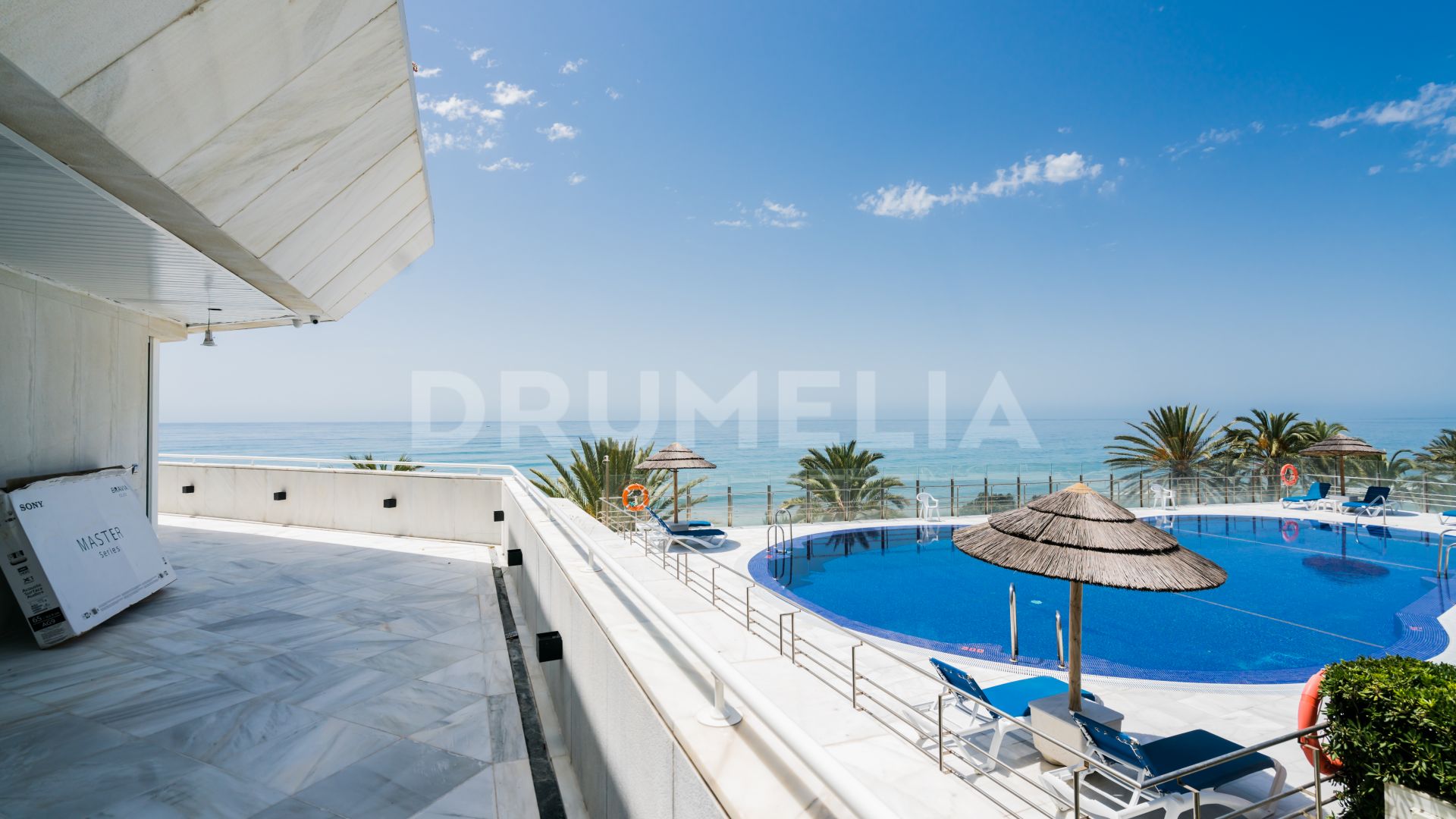 Stylish Renovated Frontline Beach Modern Apartment Overlooking Africa, Marbella