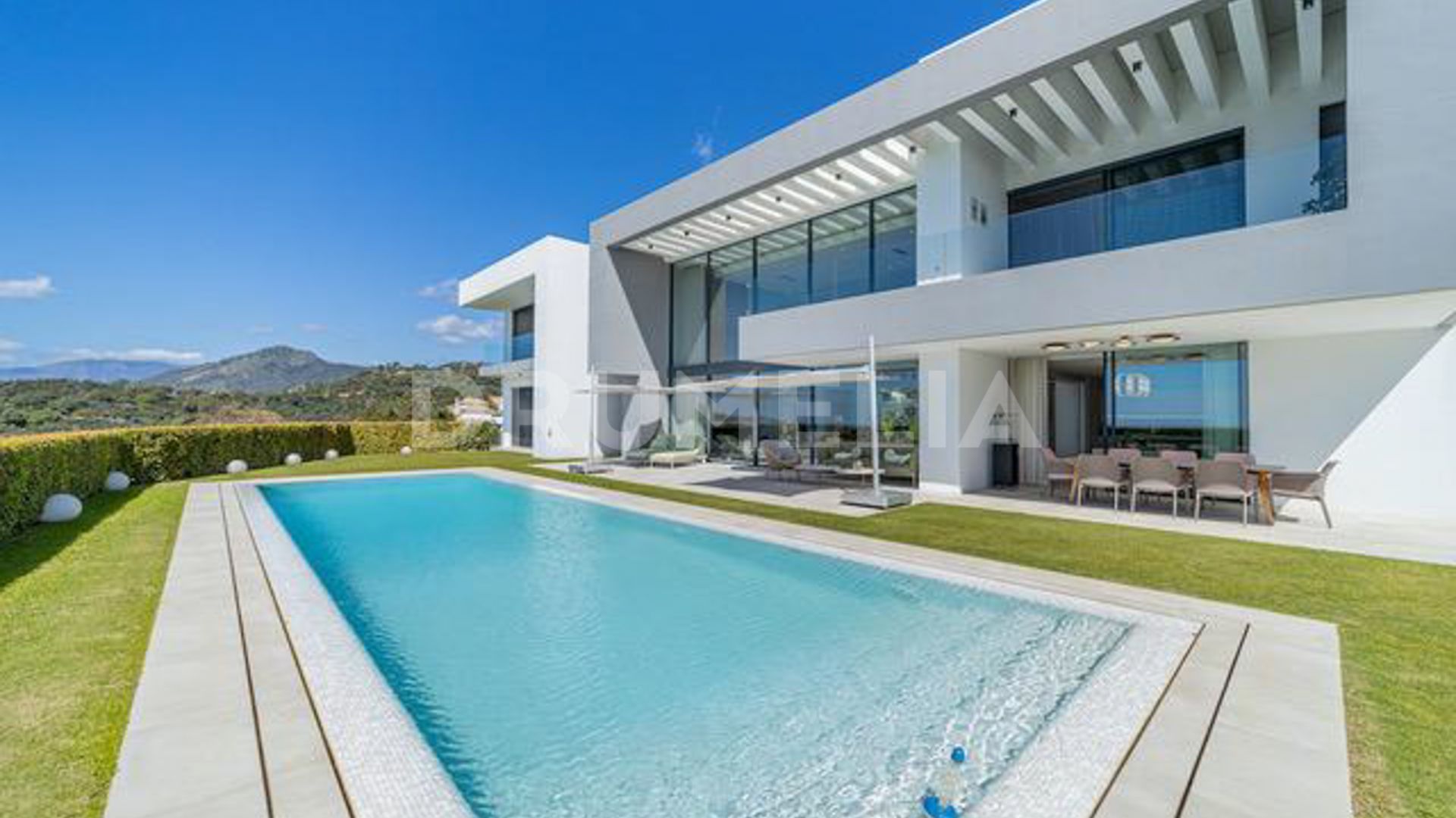 New Magnificent Frontline Golf Modern Luxurious Villa in Benahavis