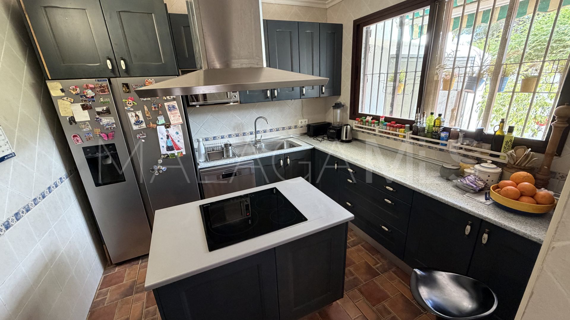 Se vende apartamento planta baja with 4 bedrooms in Nagüeles