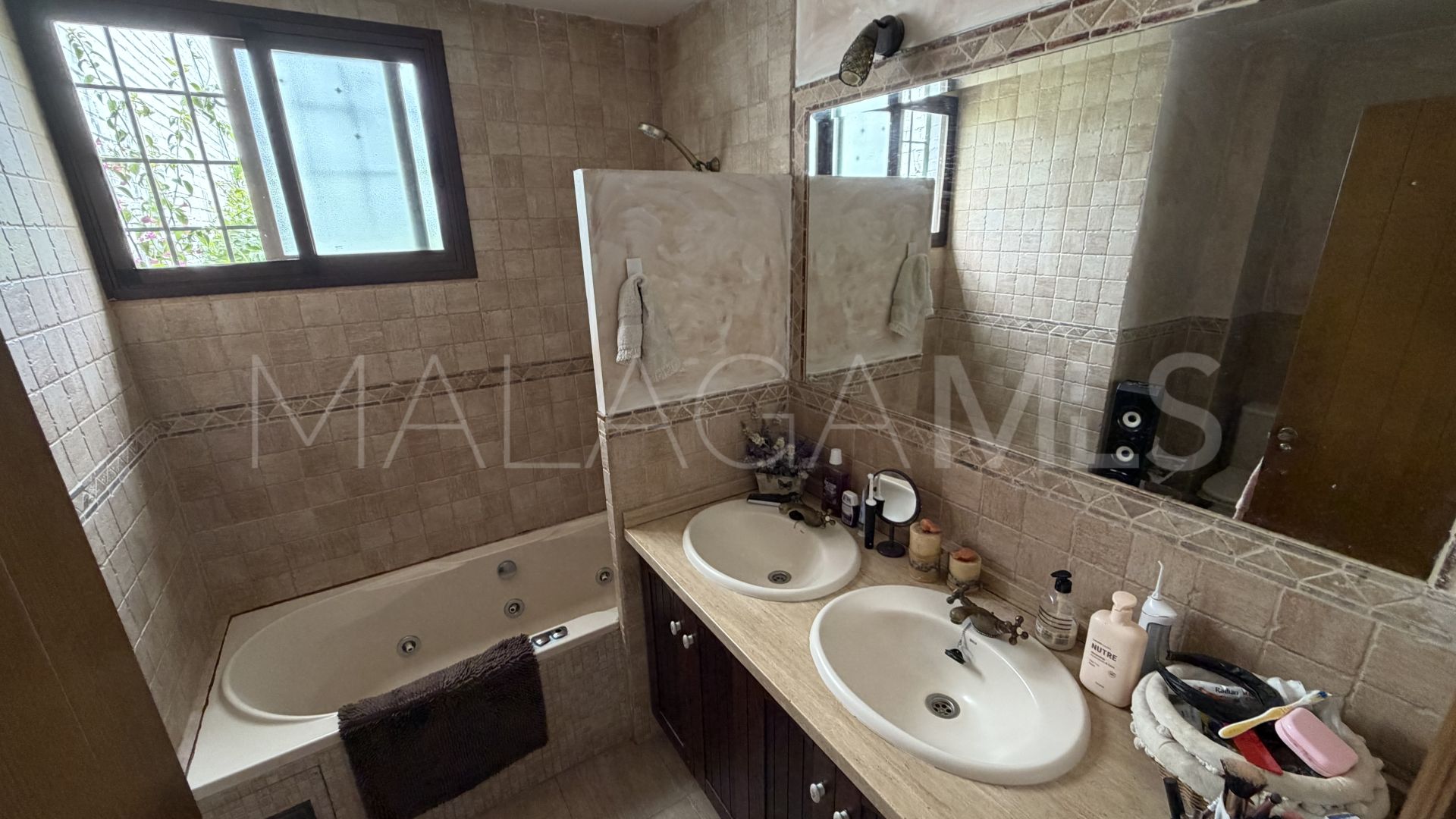 Se vende apartamento planta baja with 4 bedrooms in Nagüeles