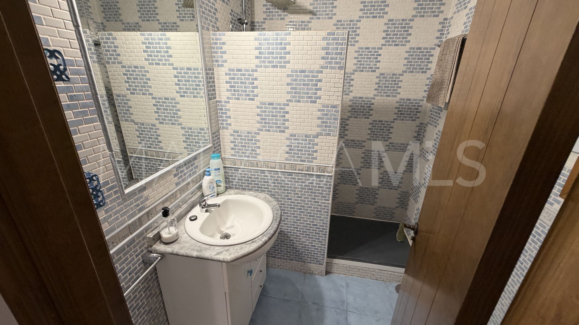 Se vende apartamento planta baja with 4 bedrooms in Nagüeles
