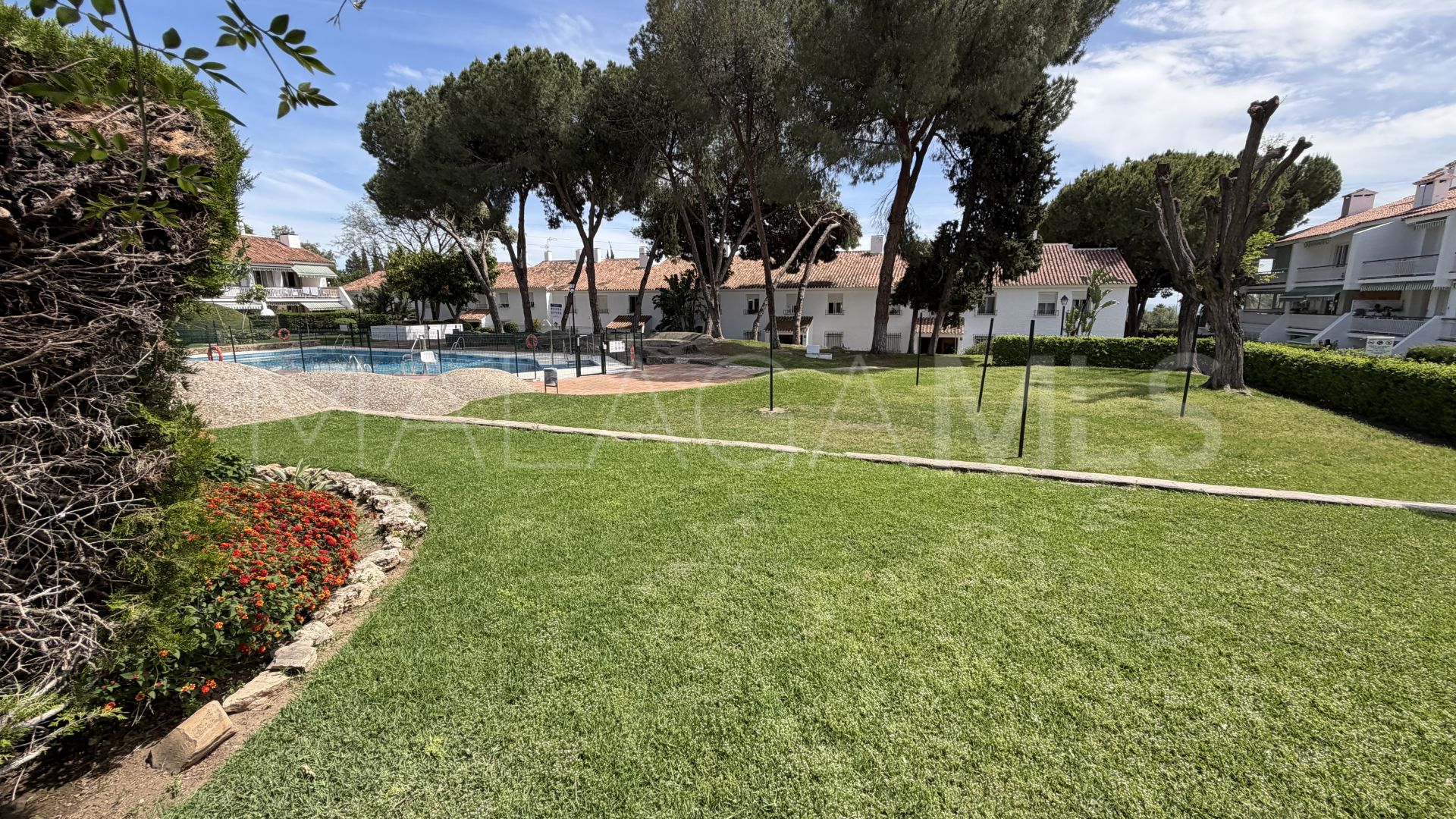 Se vende apartamento planta baja with 4 bedrooms in Nagüeles