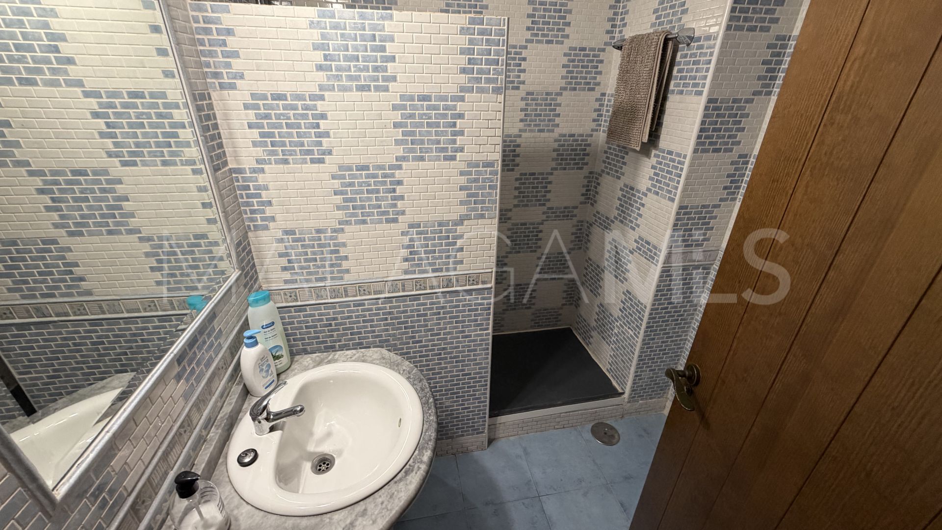Se vende apartamento planta baja with 4 bedrooms in Nagüeles