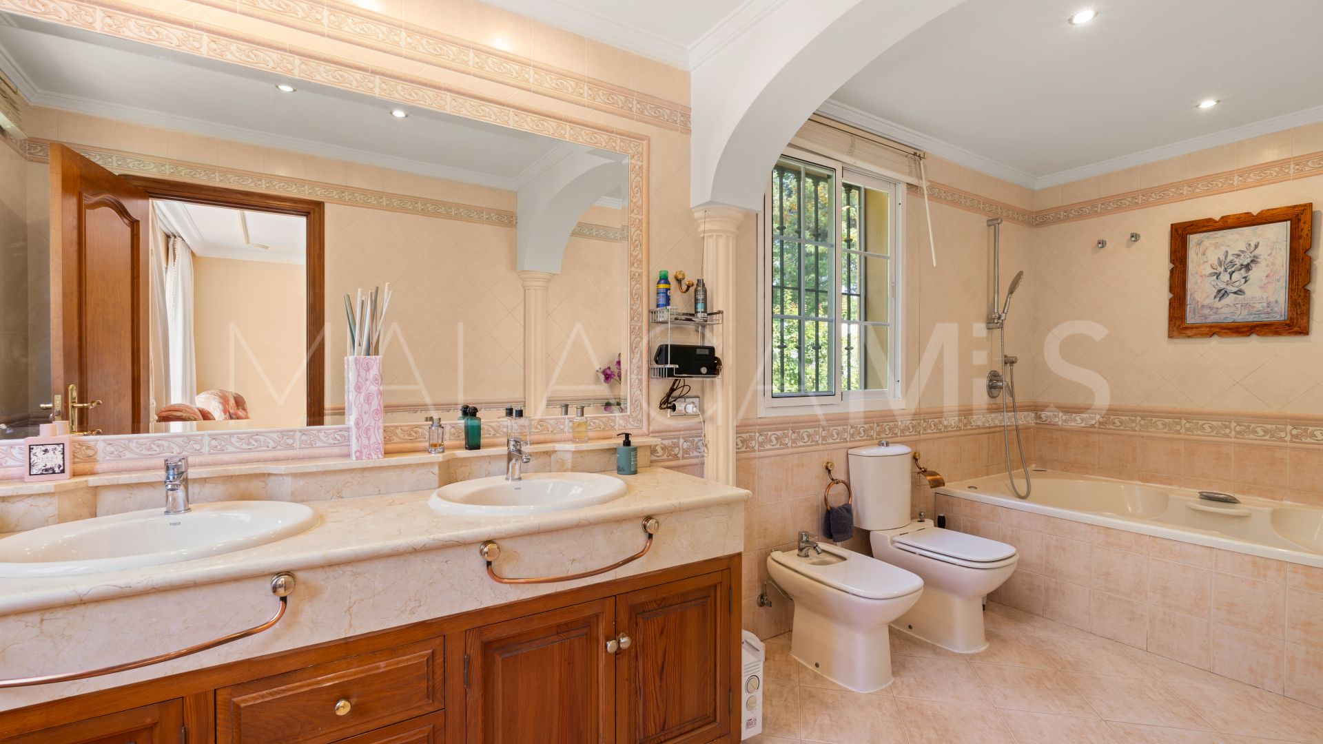 Se vende villa de 5 bedrooms in Nueva Andalucia
