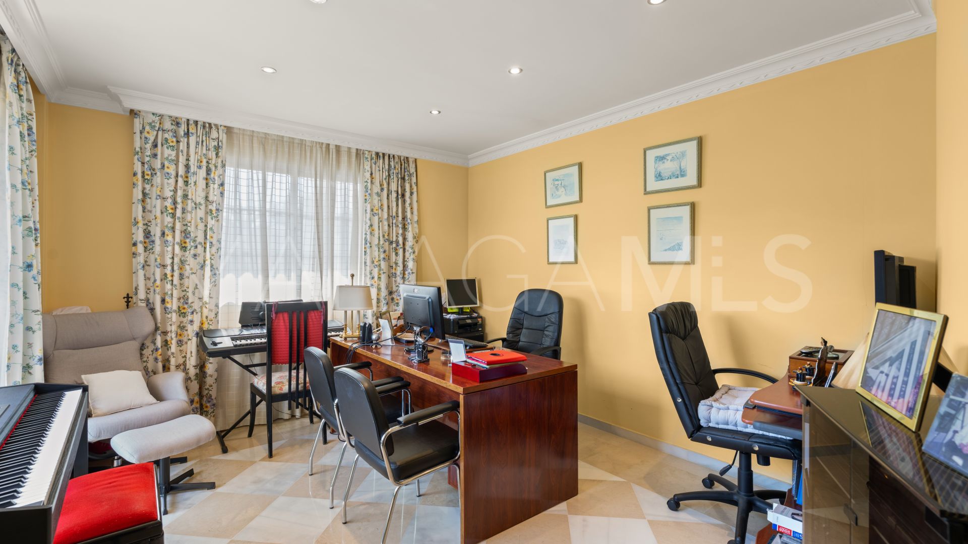 Se vende villa de 5 bedrooms in Nueva Andalucia