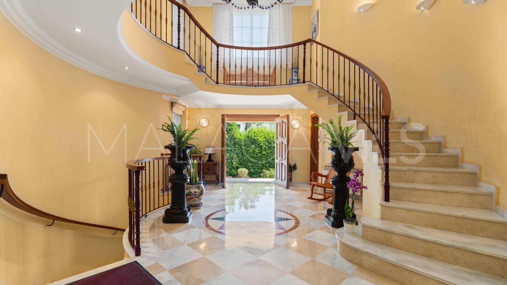 Se vende villa de 5 bedrooms in Nueva Andalucia
