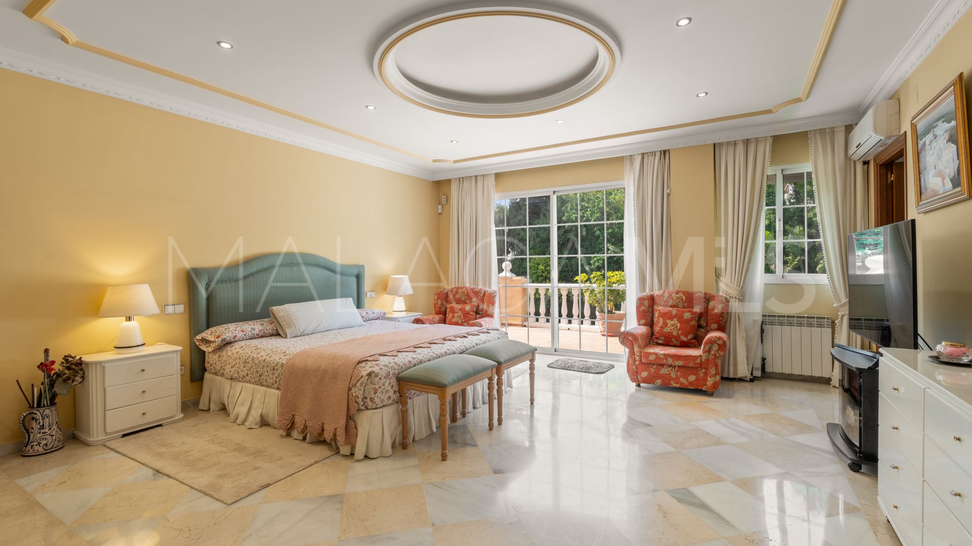 Se vende villa de 5 bedrooms in Nueva Andalucia