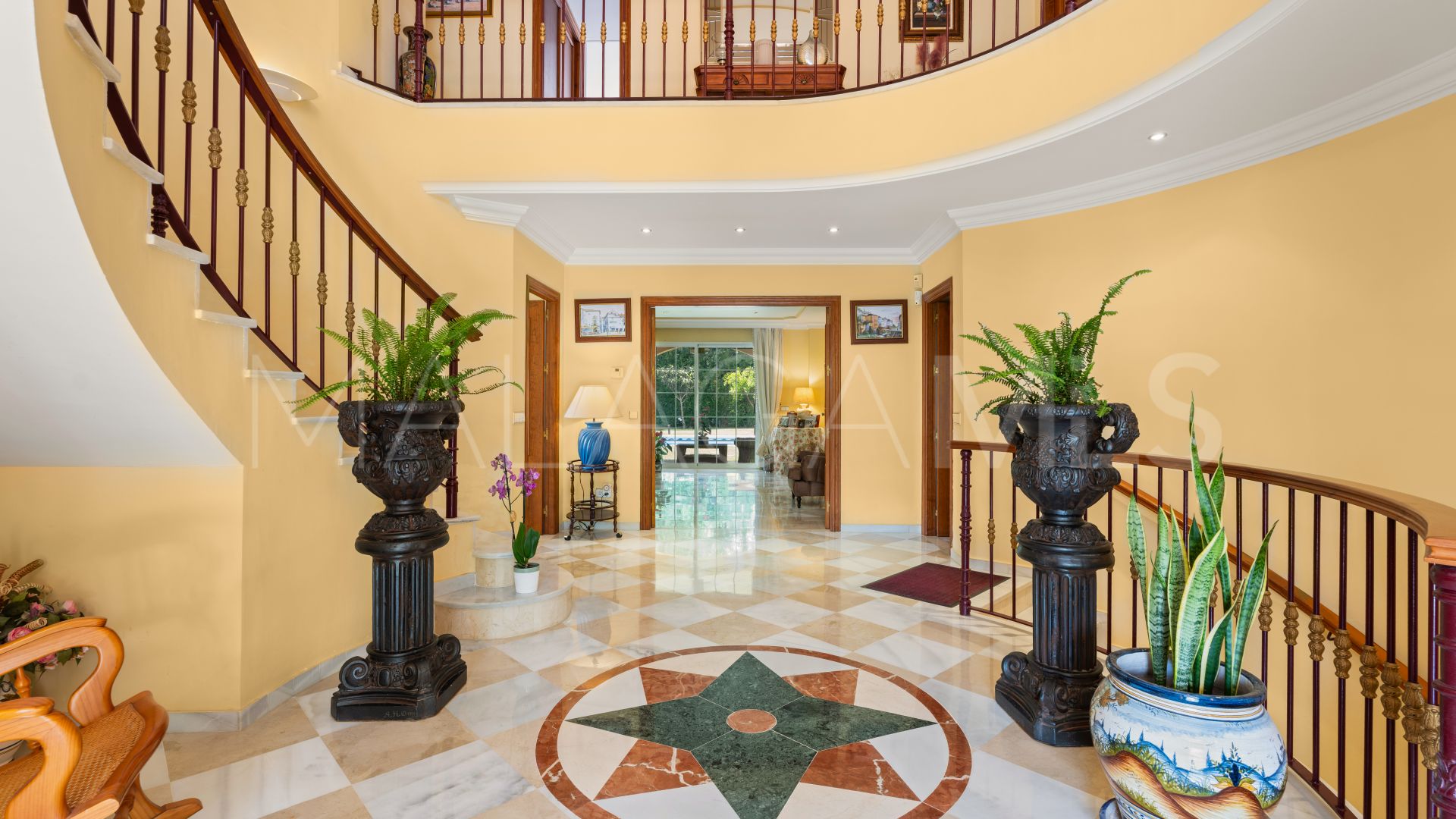 Se vende villa de 5 bedrooms in Nueva Andalucia