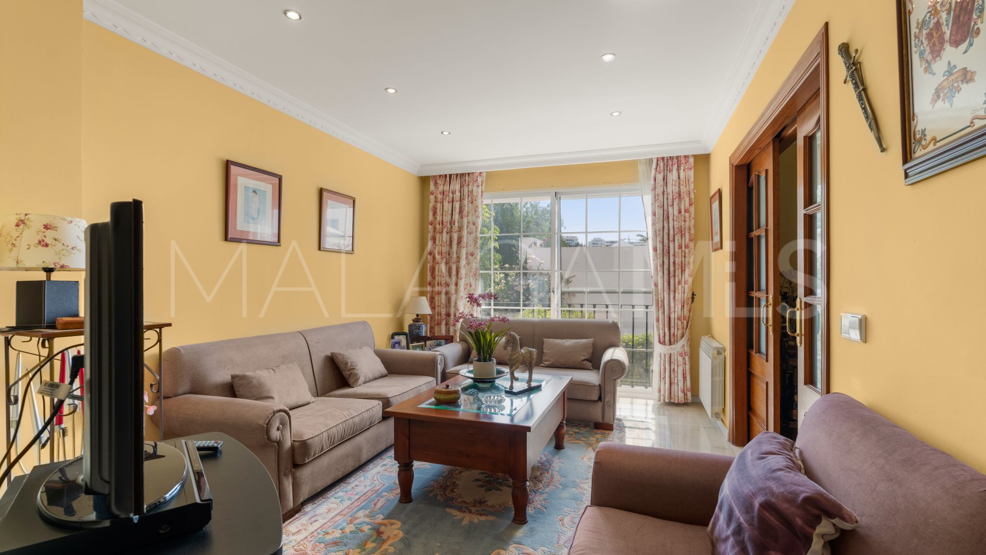 Se vende villa de 5 bedrooms in Nueva Andalucia