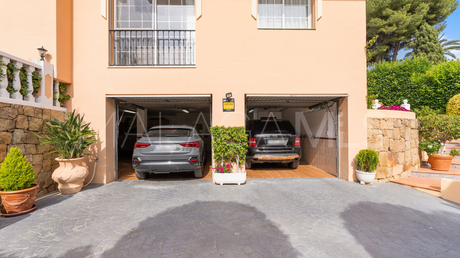 Se vende villa de 5 bedrooms in Nueva Andalucia