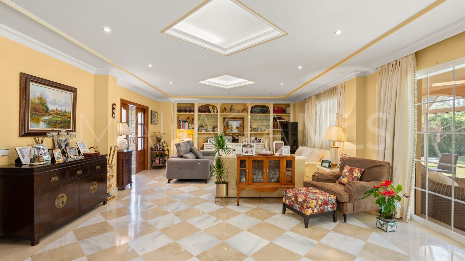 Se vende villa de 5 bedrooms in Nueva Andalucia