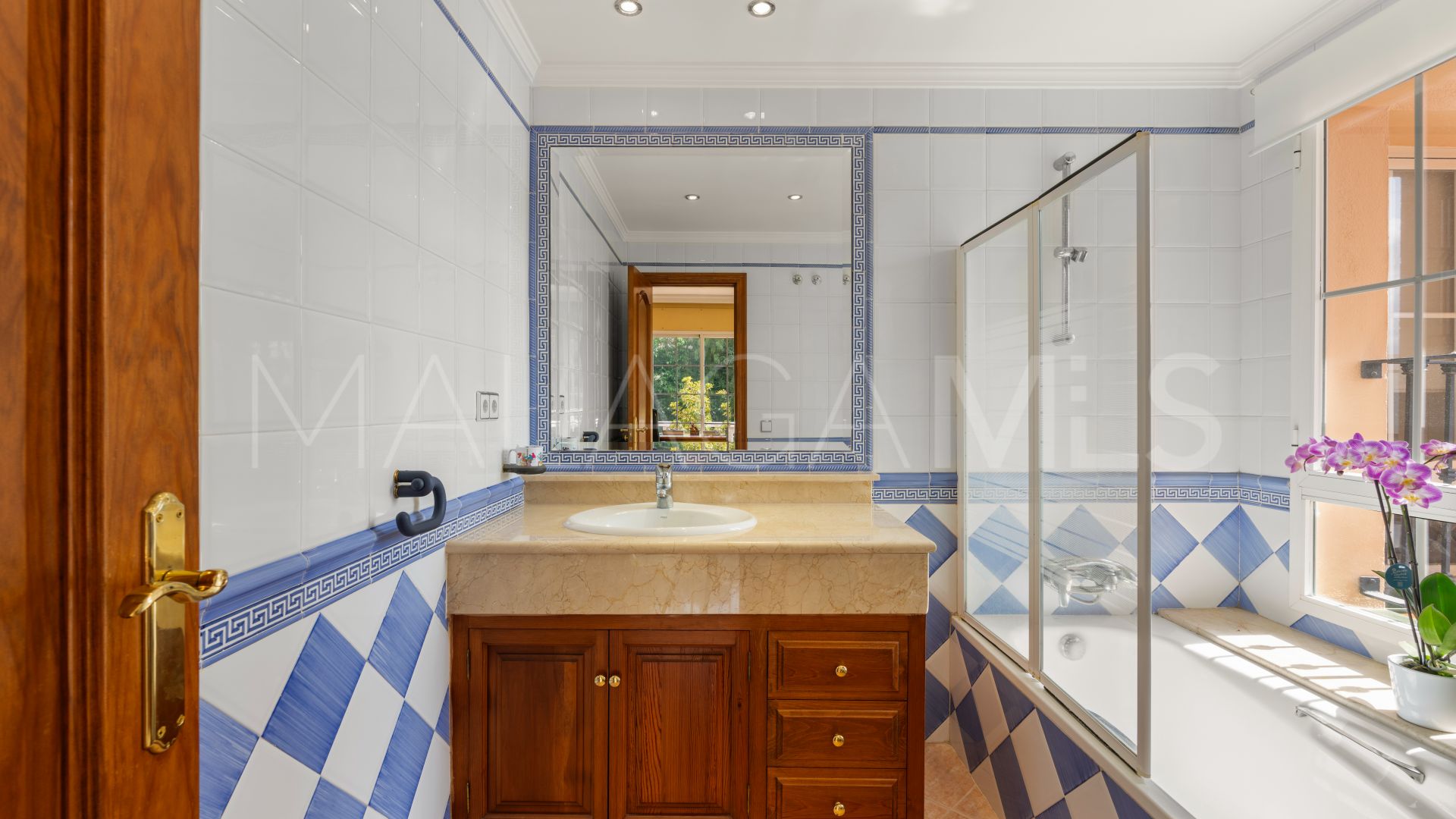 Se vende villa de 5 bedrooms in Nueva Andalucia