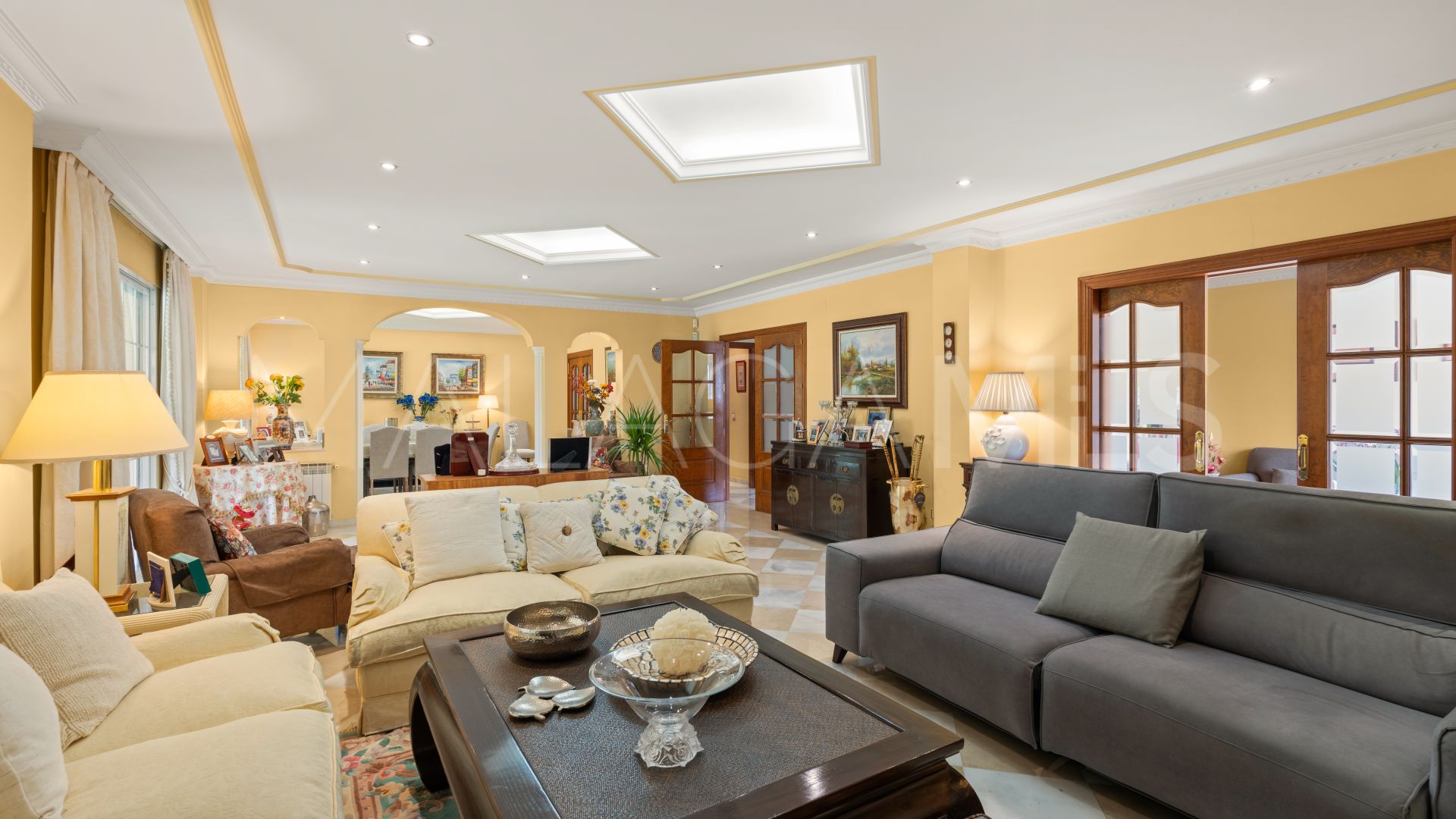 Se vende villa de 5 bedrooms in Nueva Andalucia