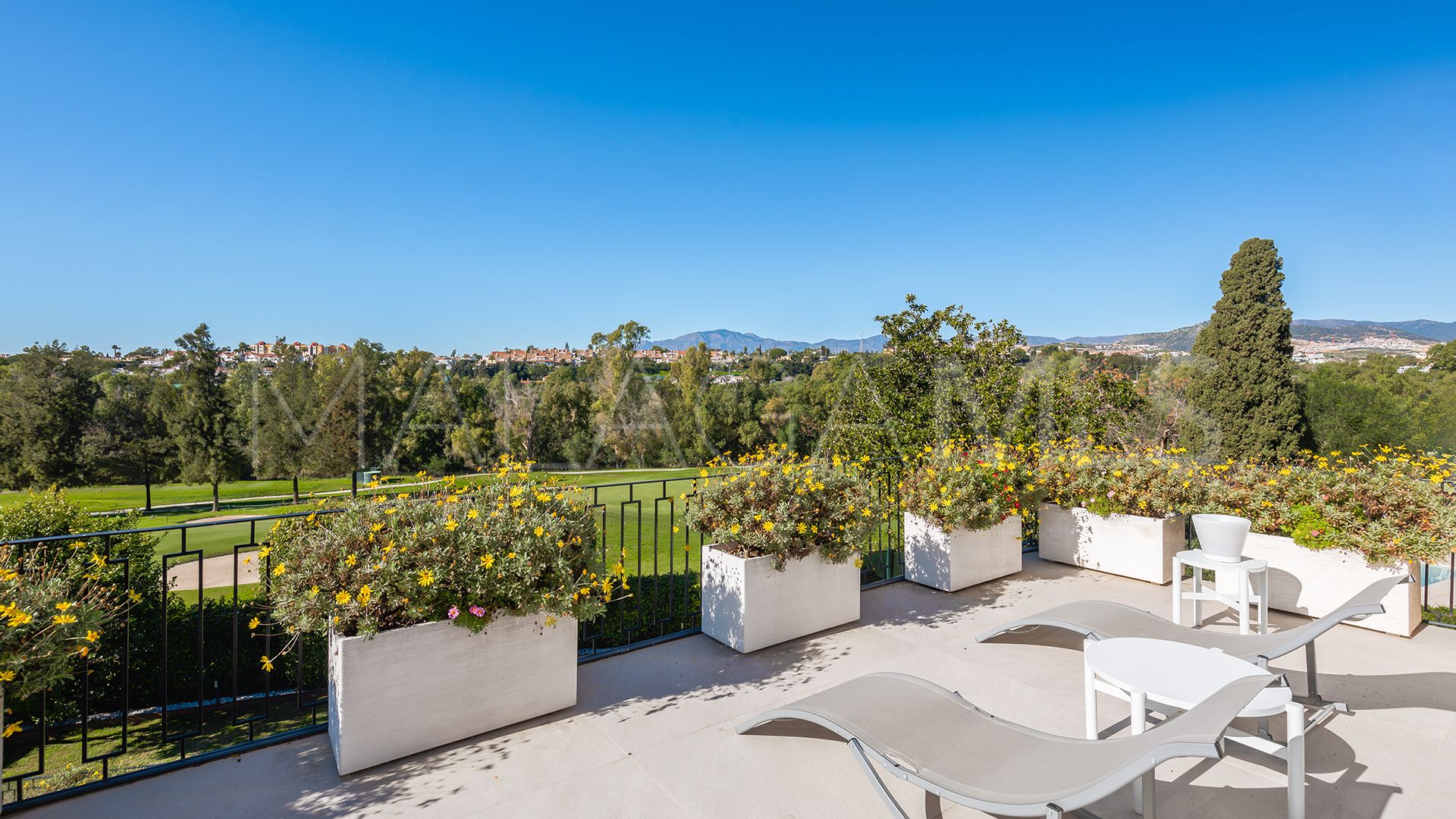 Villa for sale in Guadalmina Alta